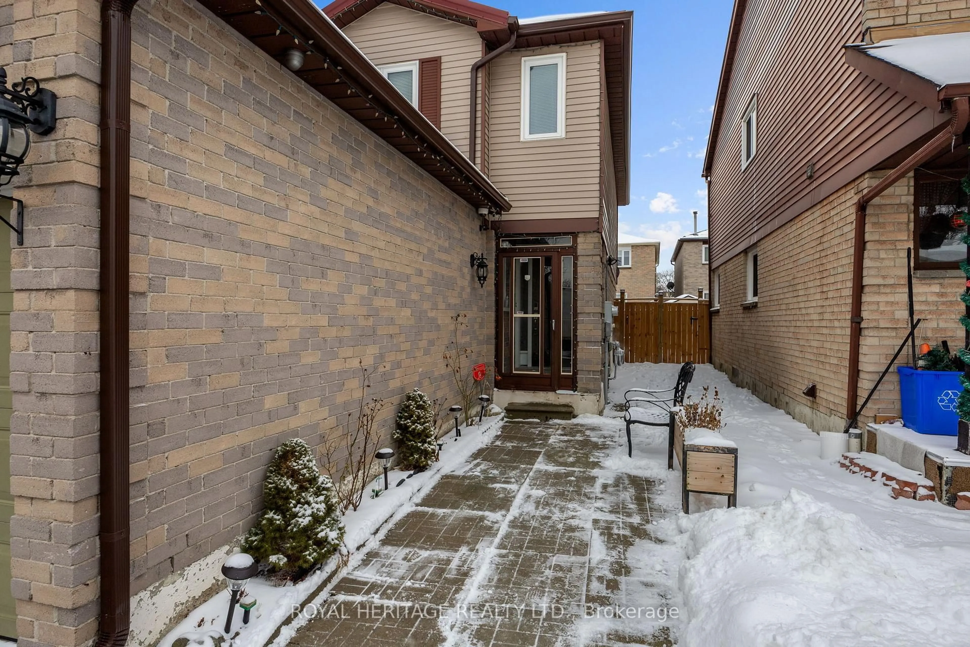 Patio, street for 109 Plumrose Ptwy, Toronto Ontario M1B 4B6