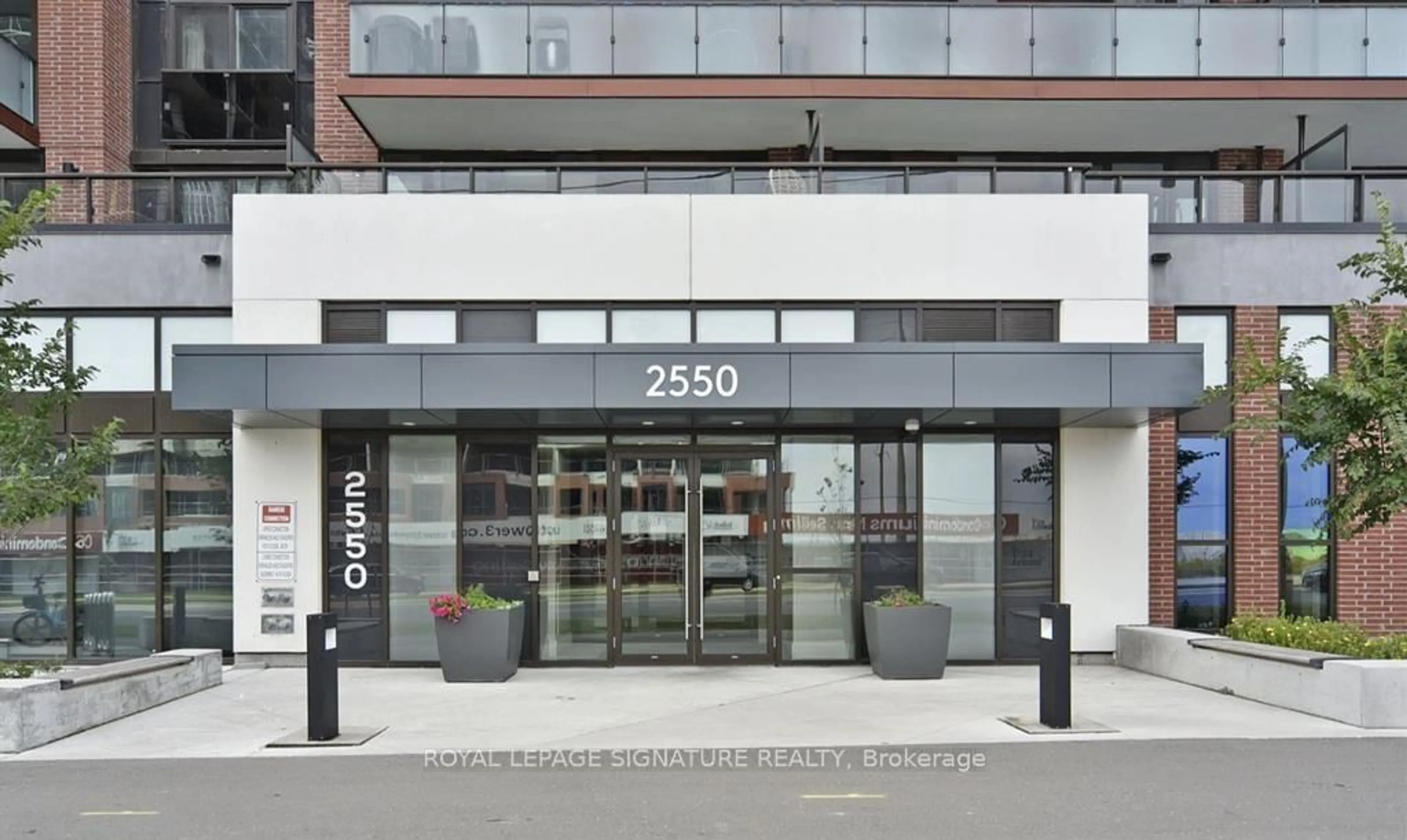Indoor foyer for 2550 Simcoe St #1214, Oshawa Ontario L1L 0R5
