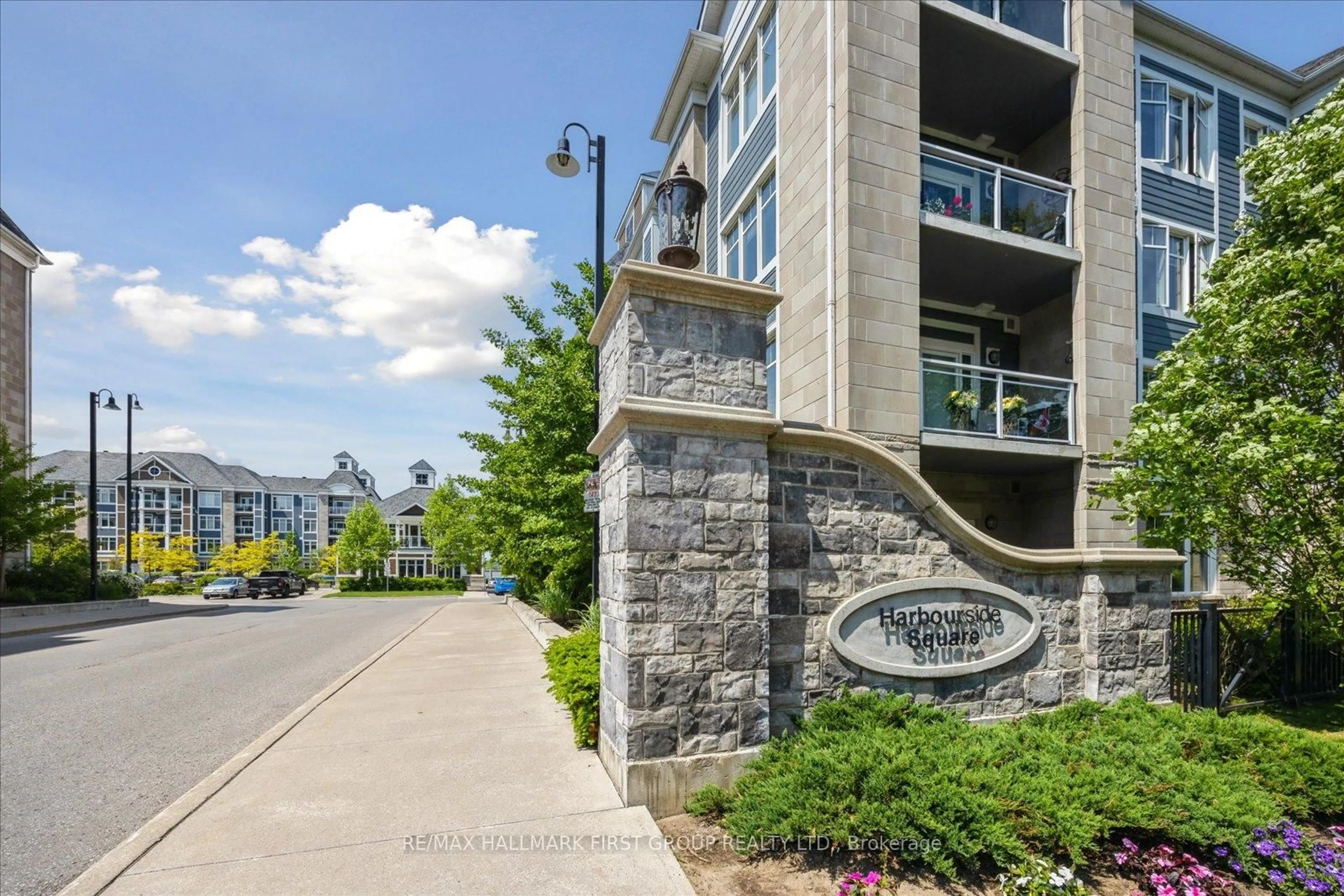 Unknown for 670 Gordon St #402, Whitby Ontario L1N 9X4
