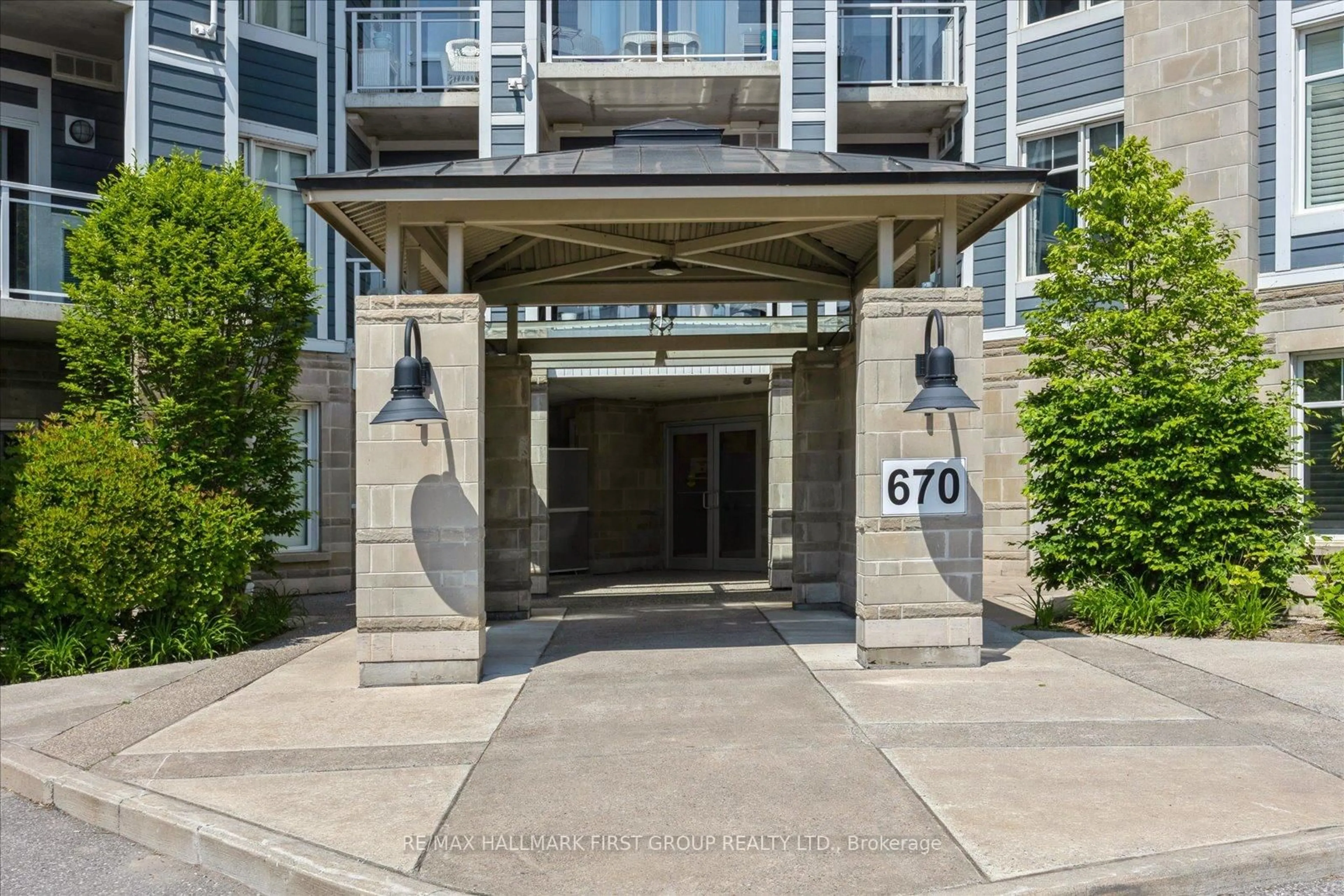 Indoor foyer for 670 Gordon St #402, Whitby Ontario L1N 9X4