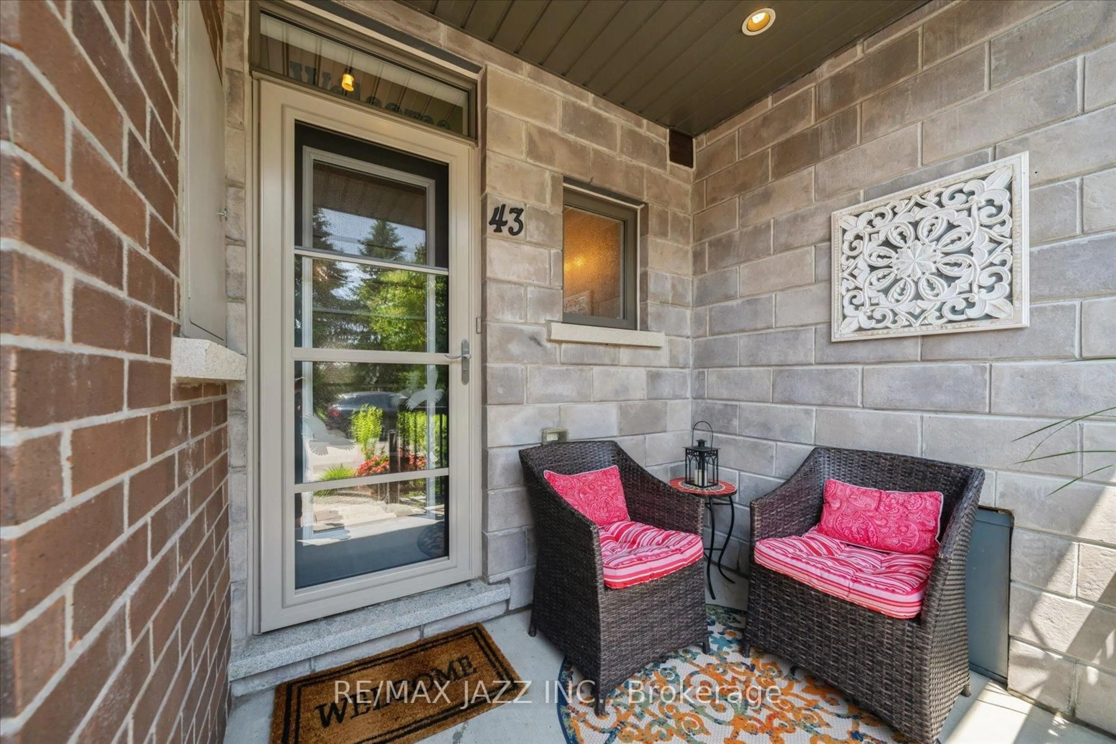 Patio, street for 43 Longshore Way, Whitby Ontario L1N 0M1