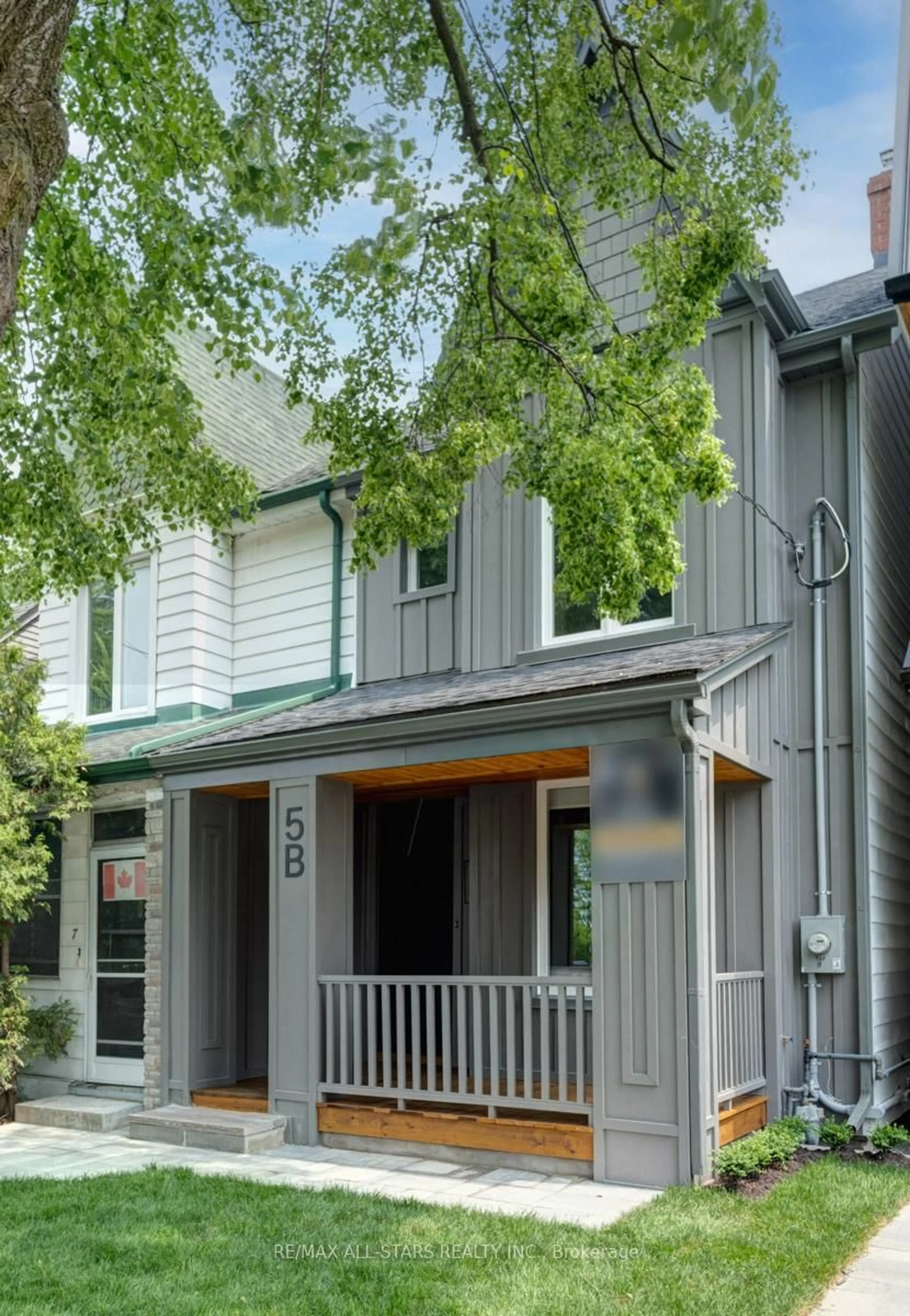 Home with vinyl exterior material, street for 5B kimberley Ave, Toronto Ontario M4E 2Z3