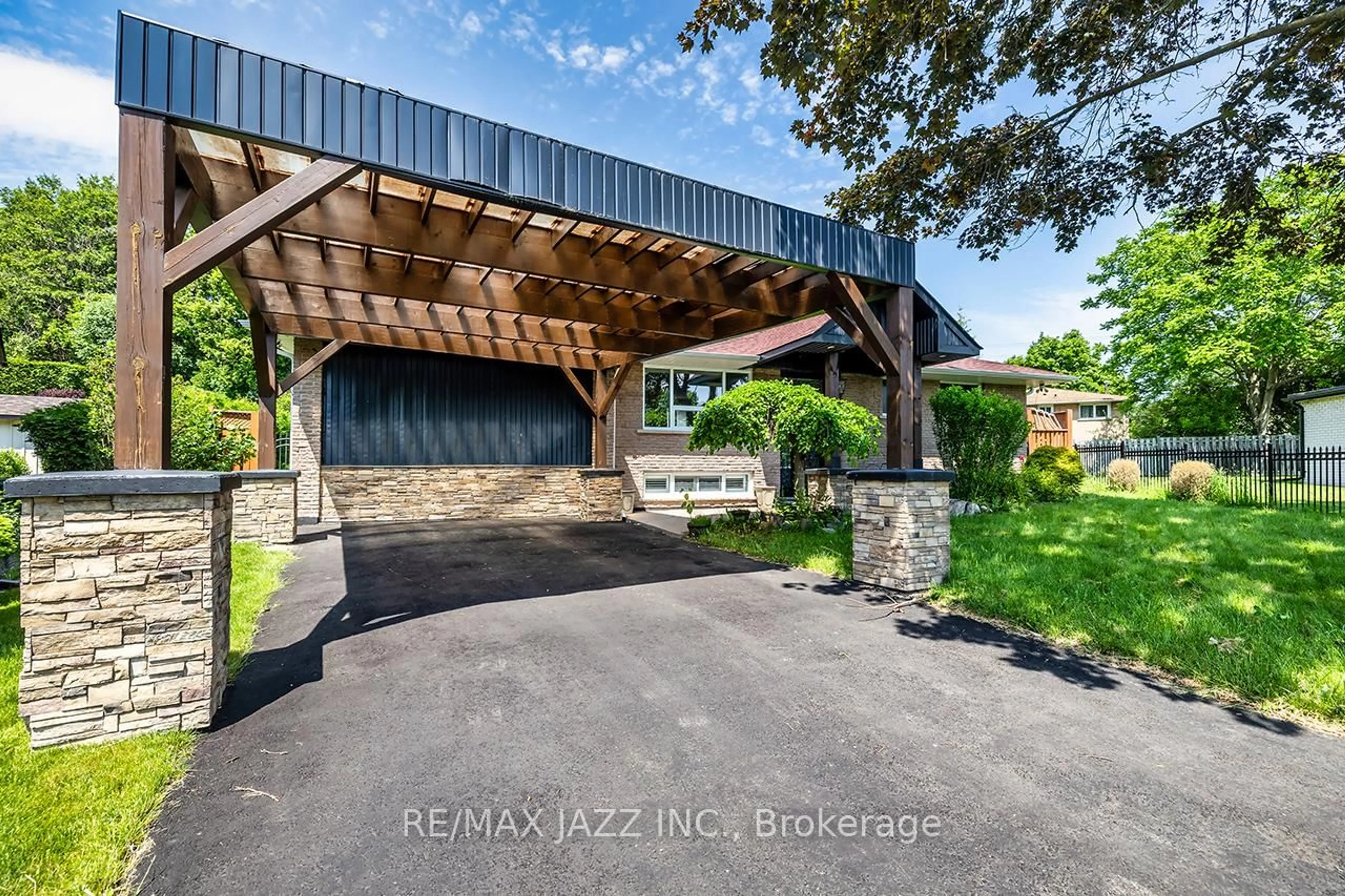 Unknown for 633 Pinewood St, Oshawa Ontario L1G 2S2