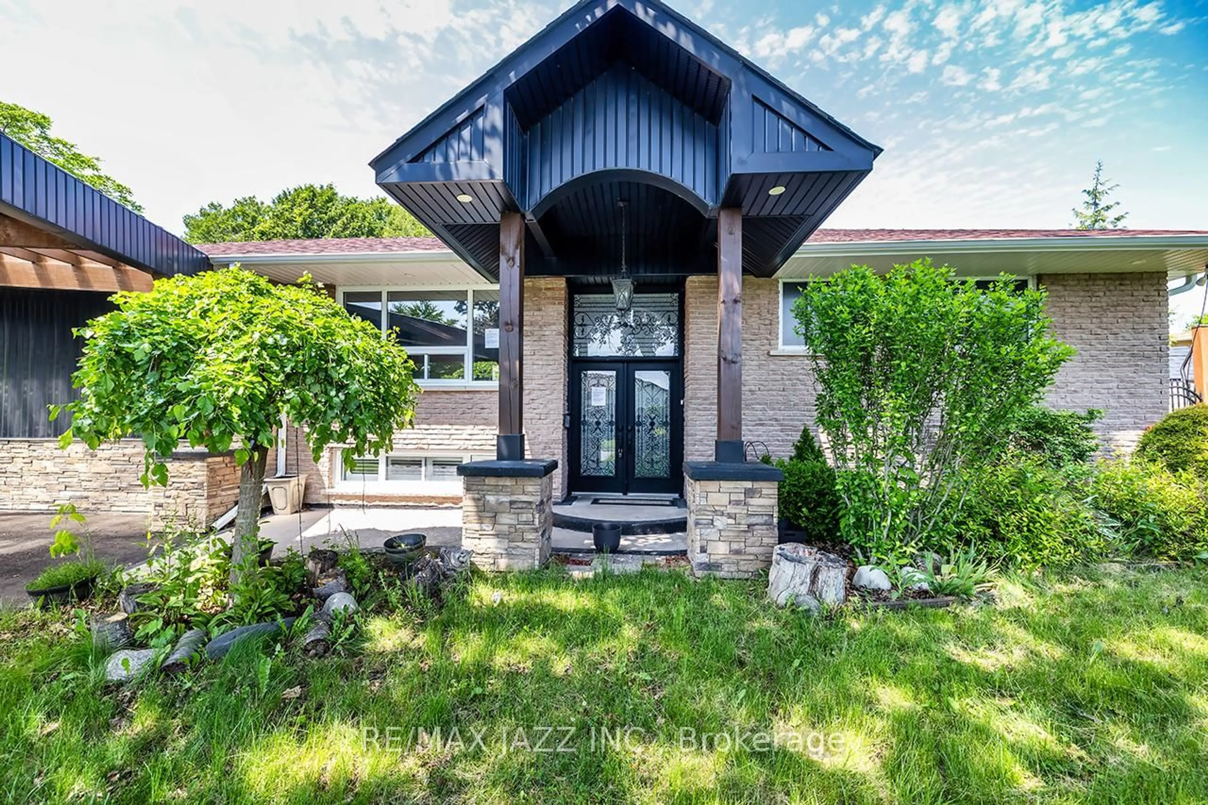 Home with brick exterior material, street for 633 Pinewood St, Oshawa Ontario L1G 2S2