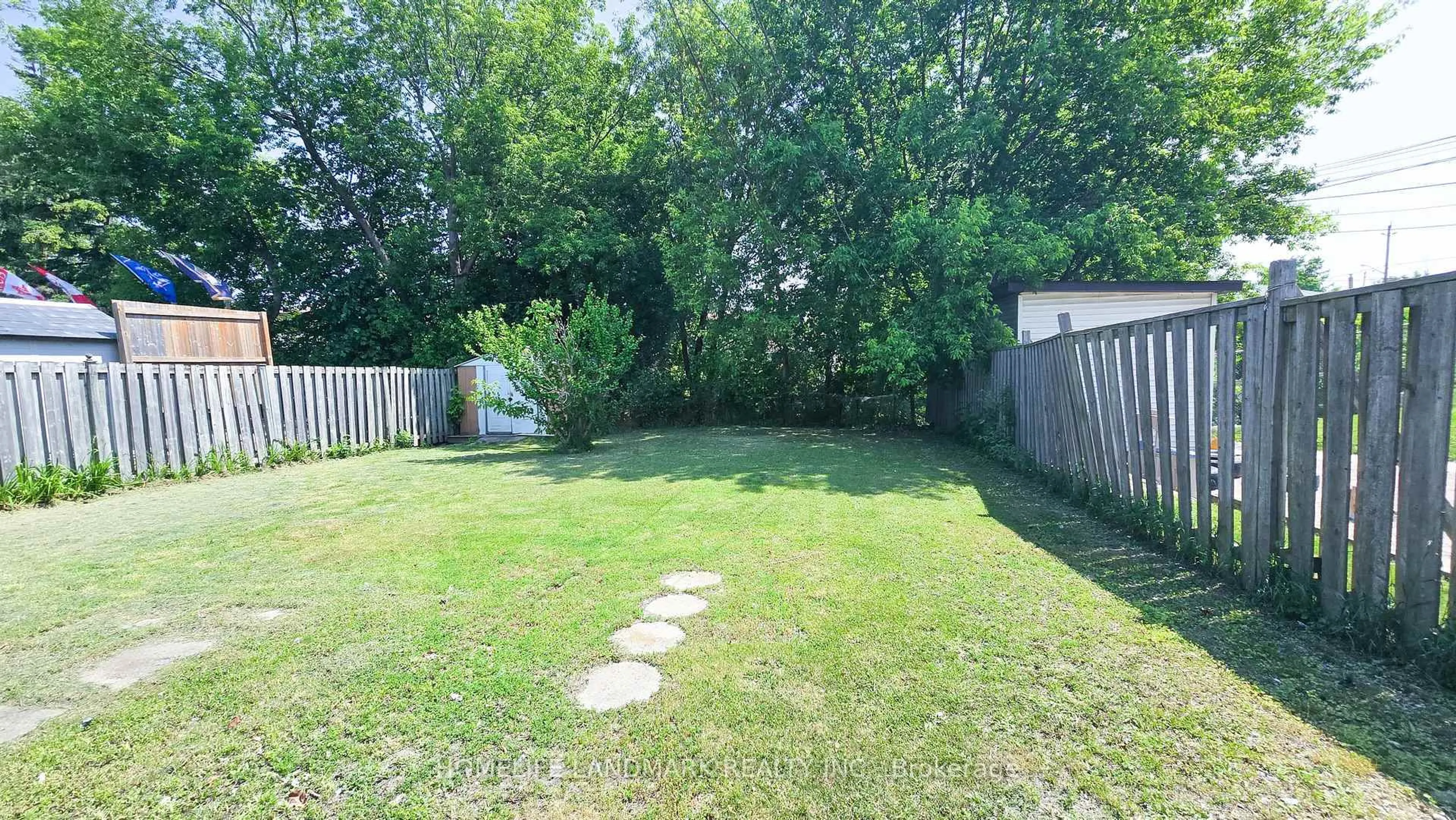 Patio, street for 139 Cabot St, Oshawa Ontario L1J 5R8