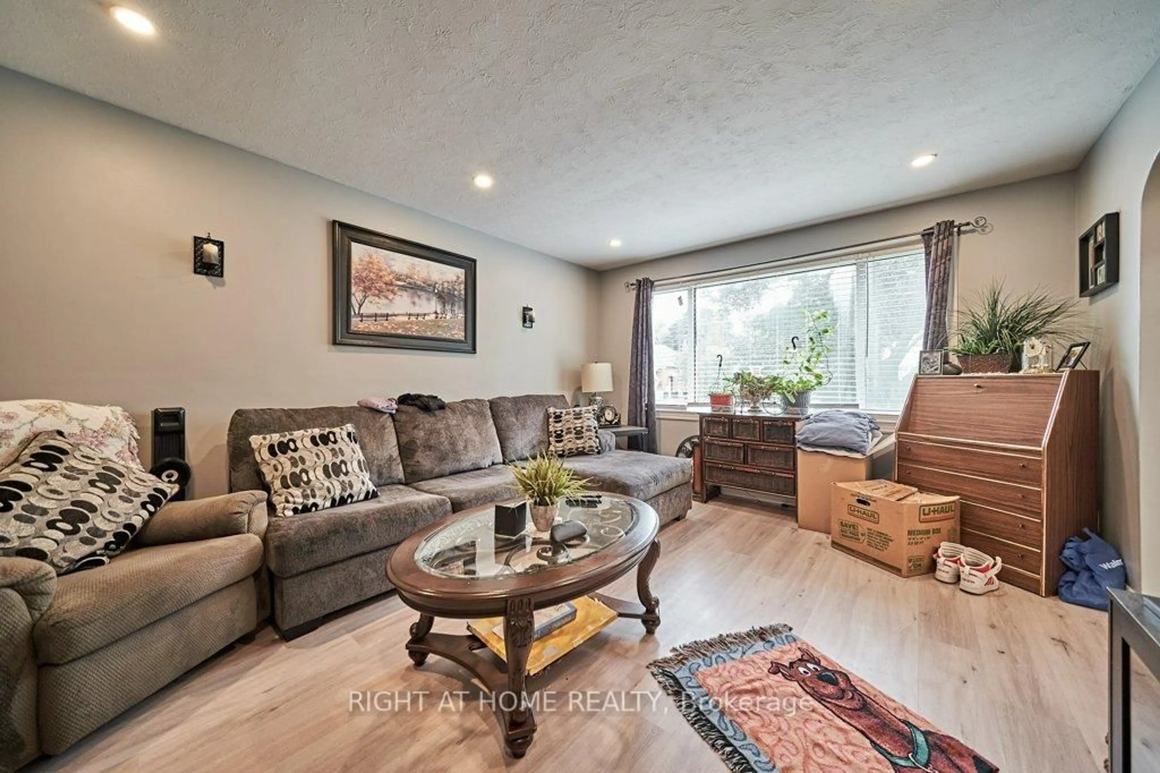 Living room with furniture, unknown for 202 Cadillac Ave, Oshawa Ontario L1H 5Z7