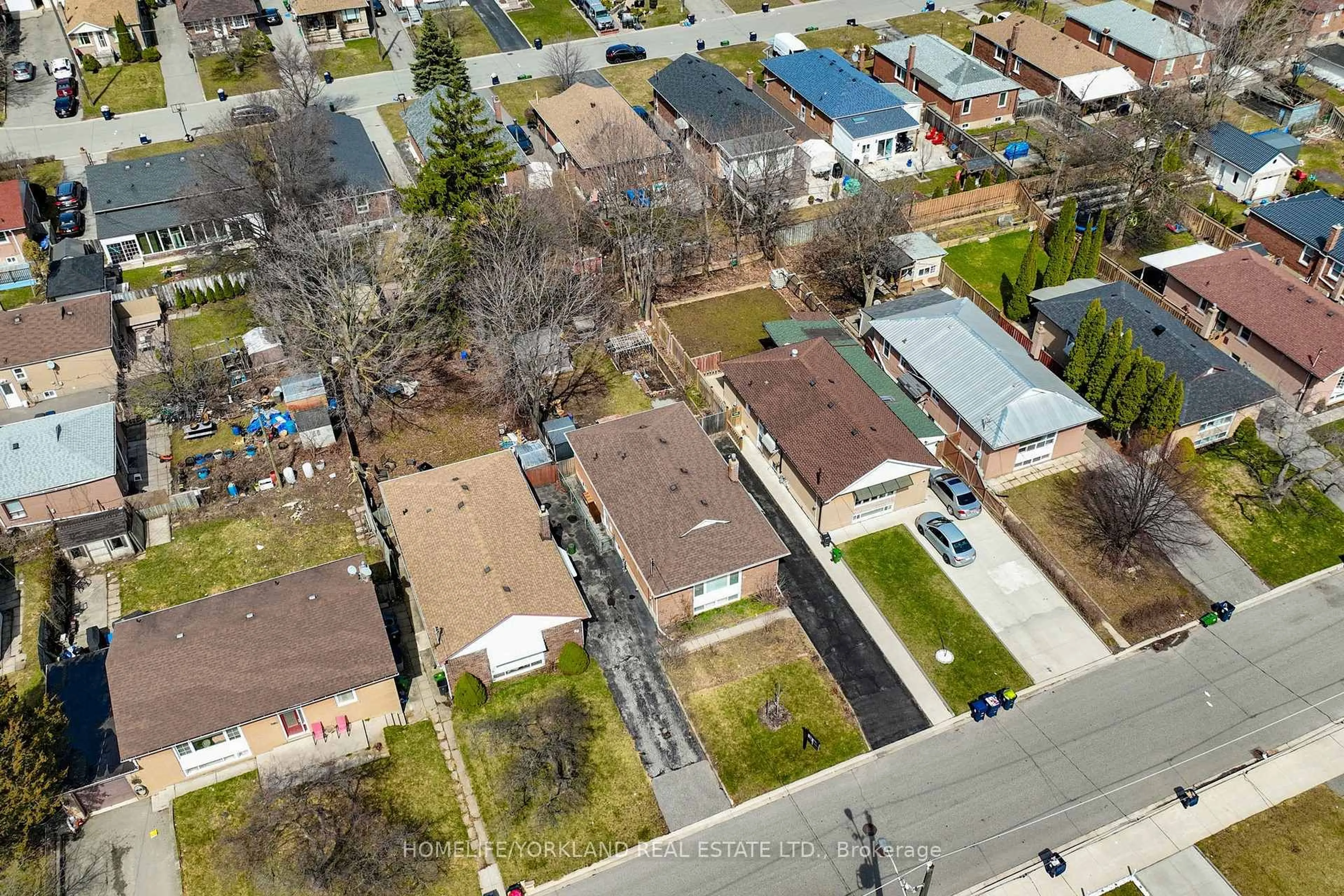 A pic from outside/outdoor area/front of a property/back of a property/a pic from drone, street for 30 Merrian Rd, Toronto Ontario M1K 3M7