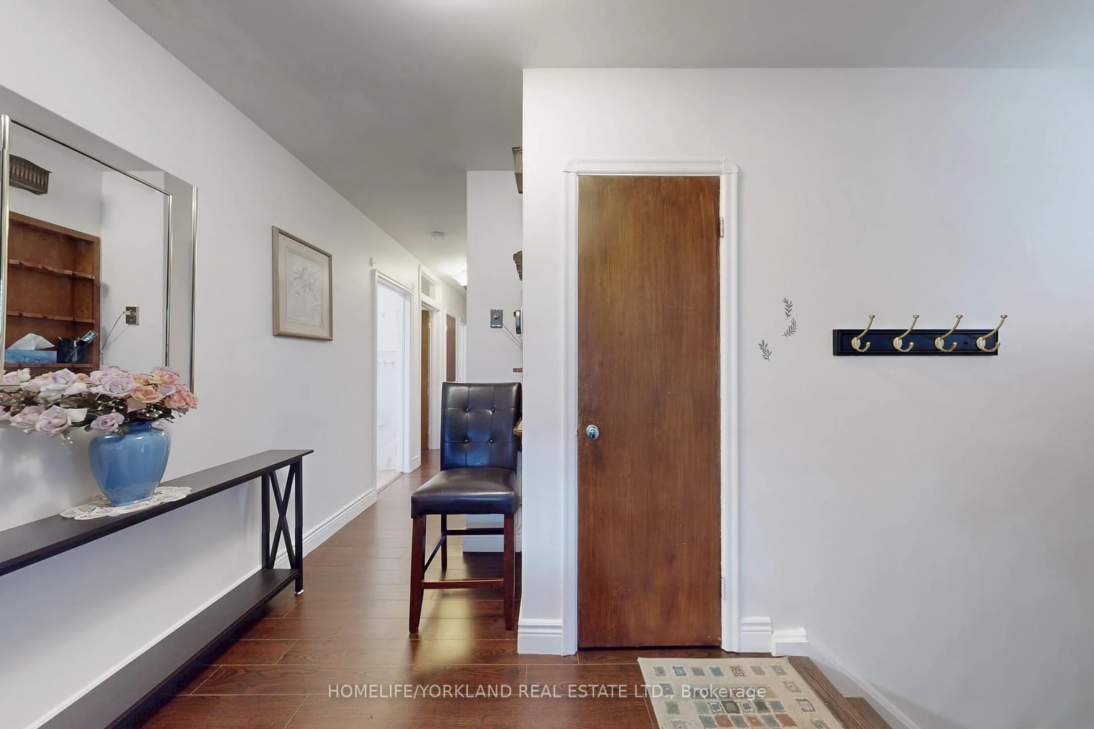 Indoor entryway for 30 Merrian Rd, Toronto Ontario M1K 3M7