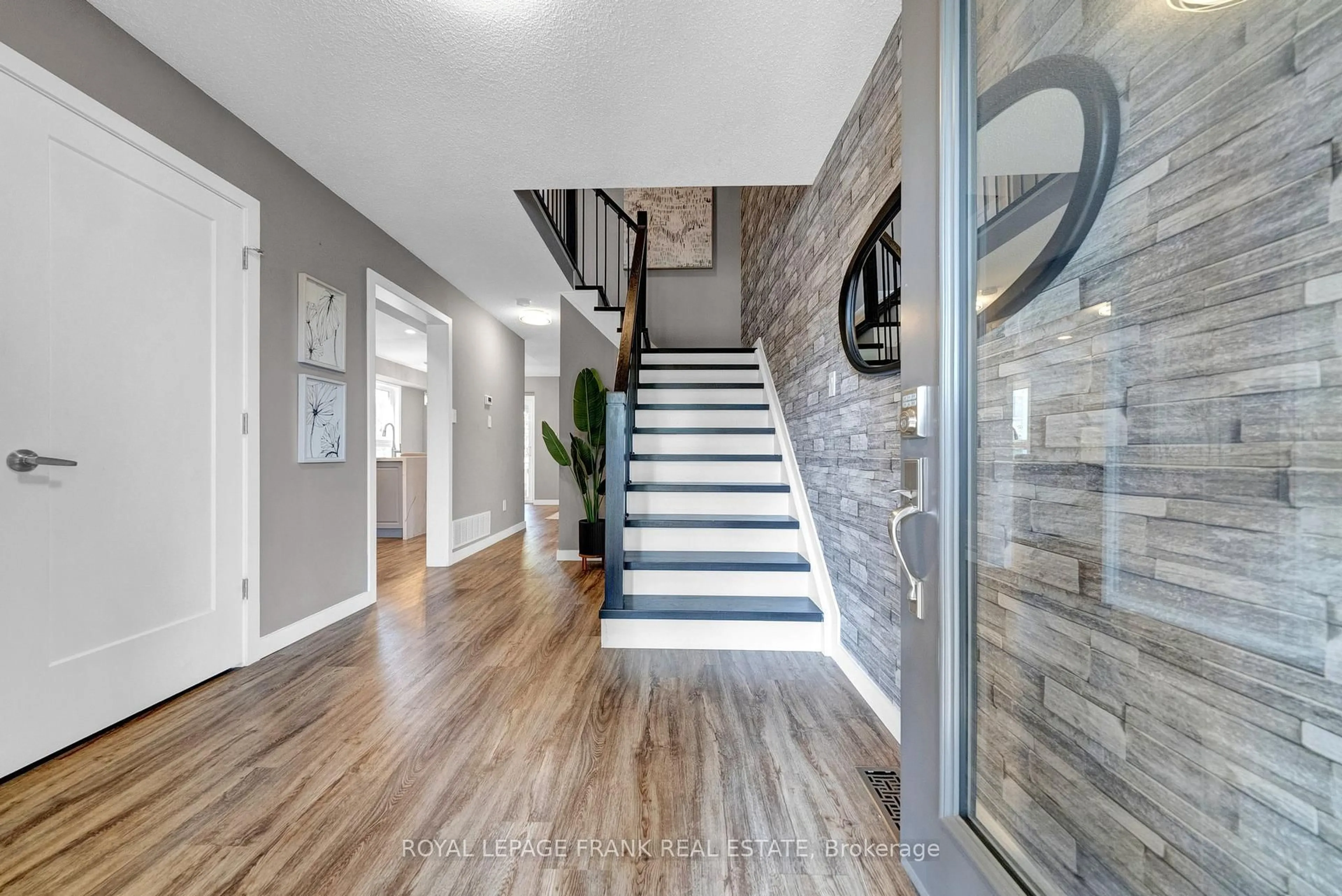 Indoor entryway for 1722 Northfield Ave, Oshawa Ontario L1K 2T6