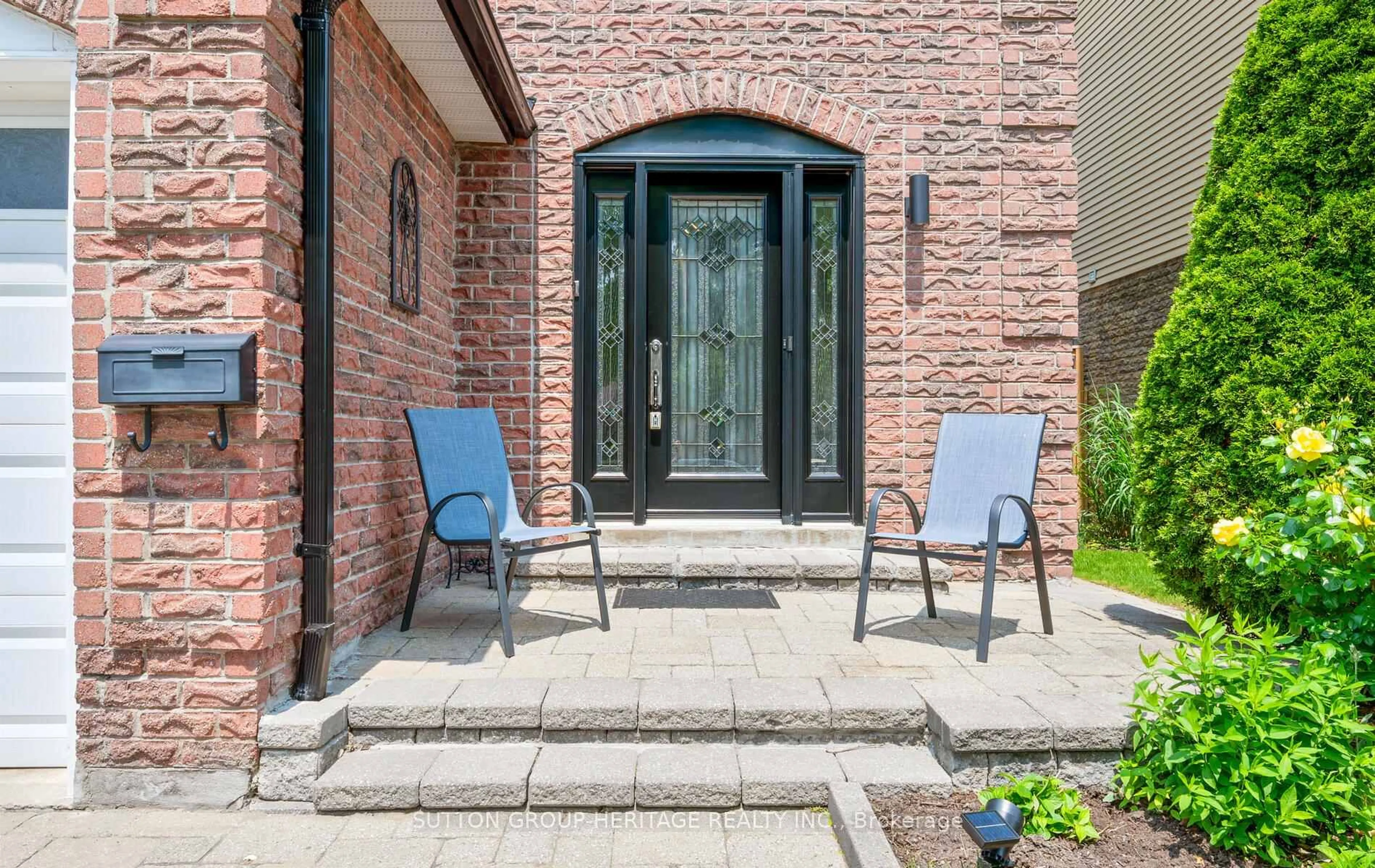 Patio, street for 745 Cobblers Crt, Pickering Ontario L1V 2Z4