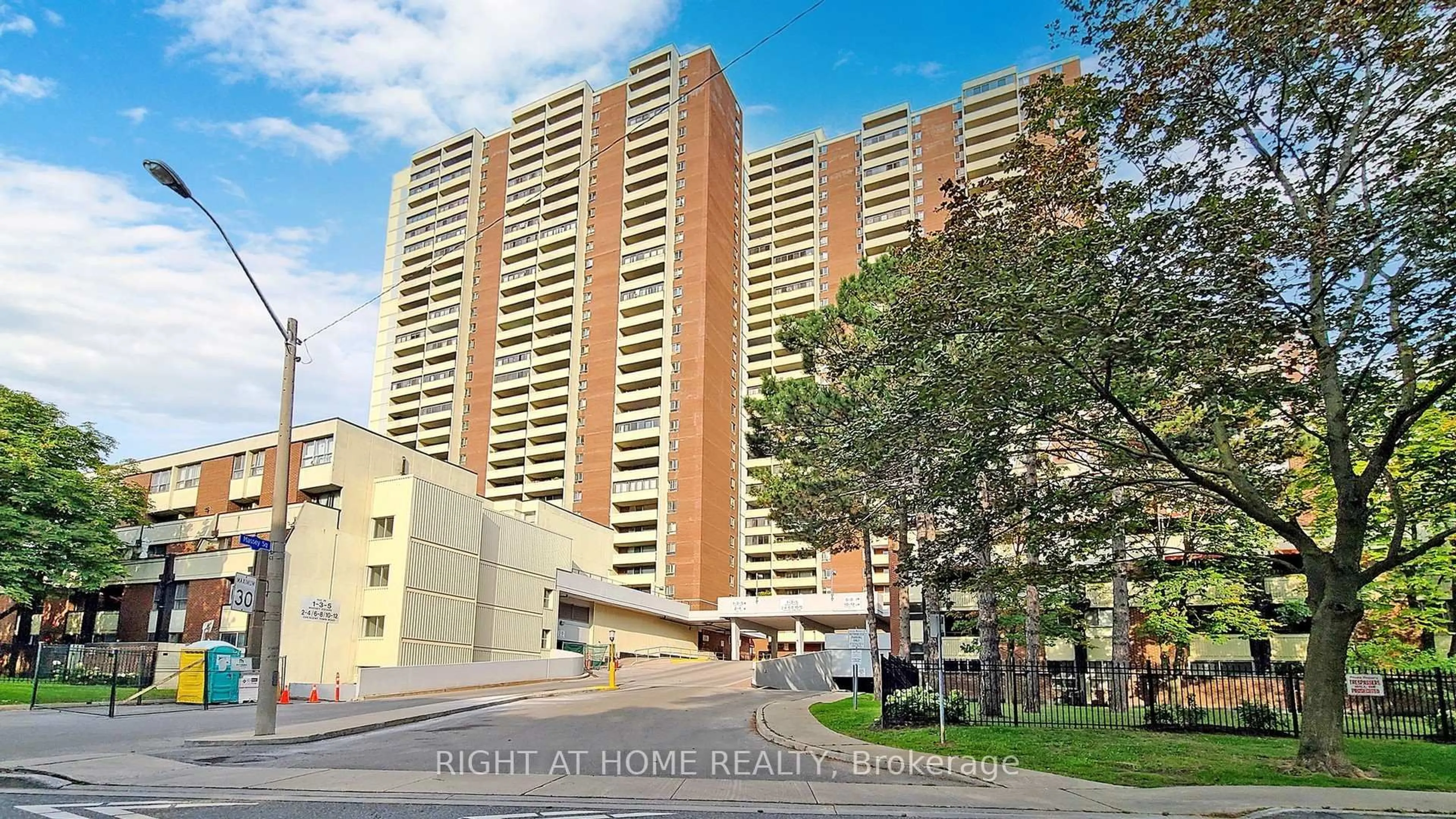 Unknown for 1 Massey Sq #1418, Toronto Ontario M4C 5L4