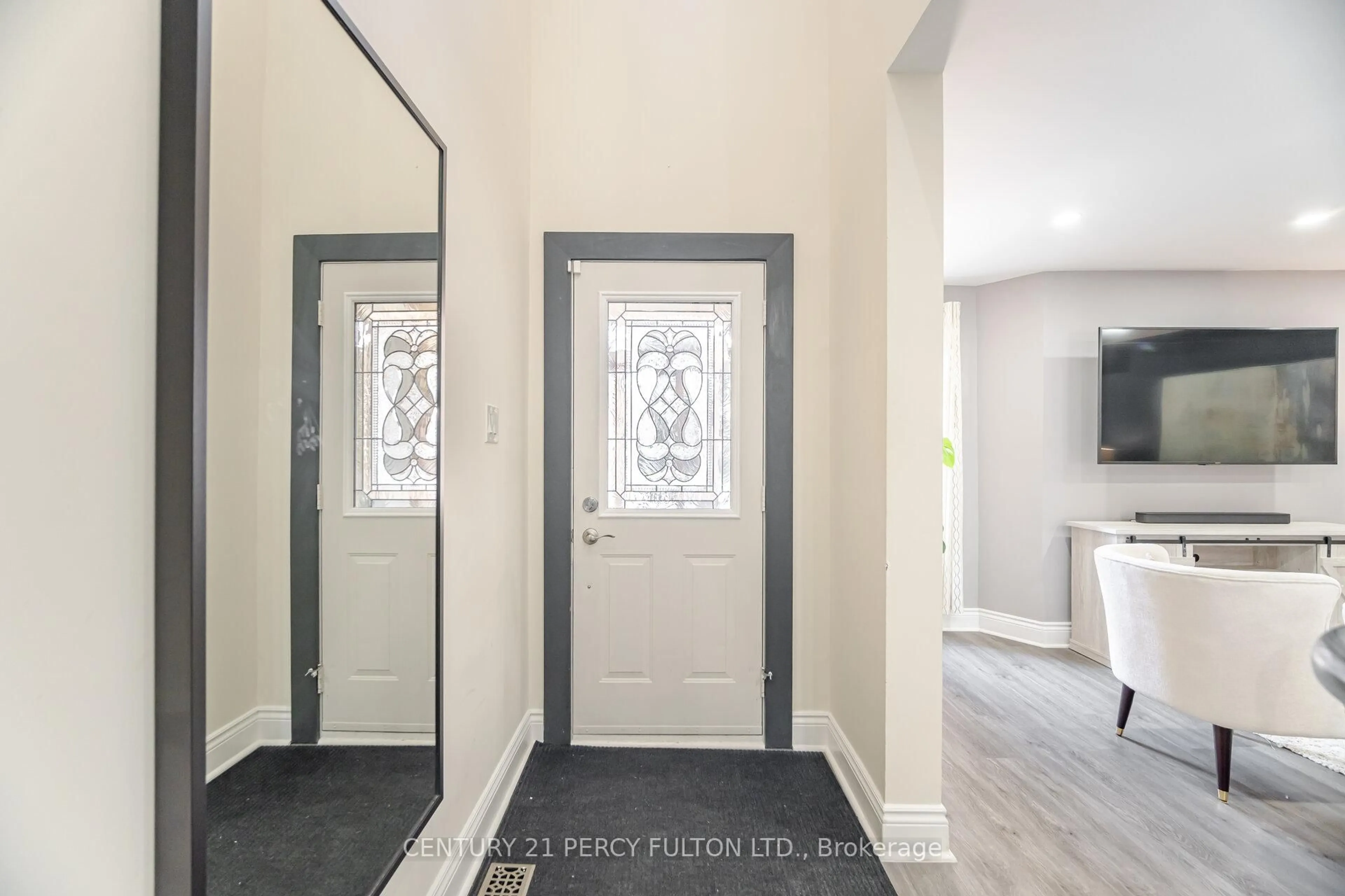 Indoor entryway for 27 Farmers Ave, Ajax Ontario L1T 3T1