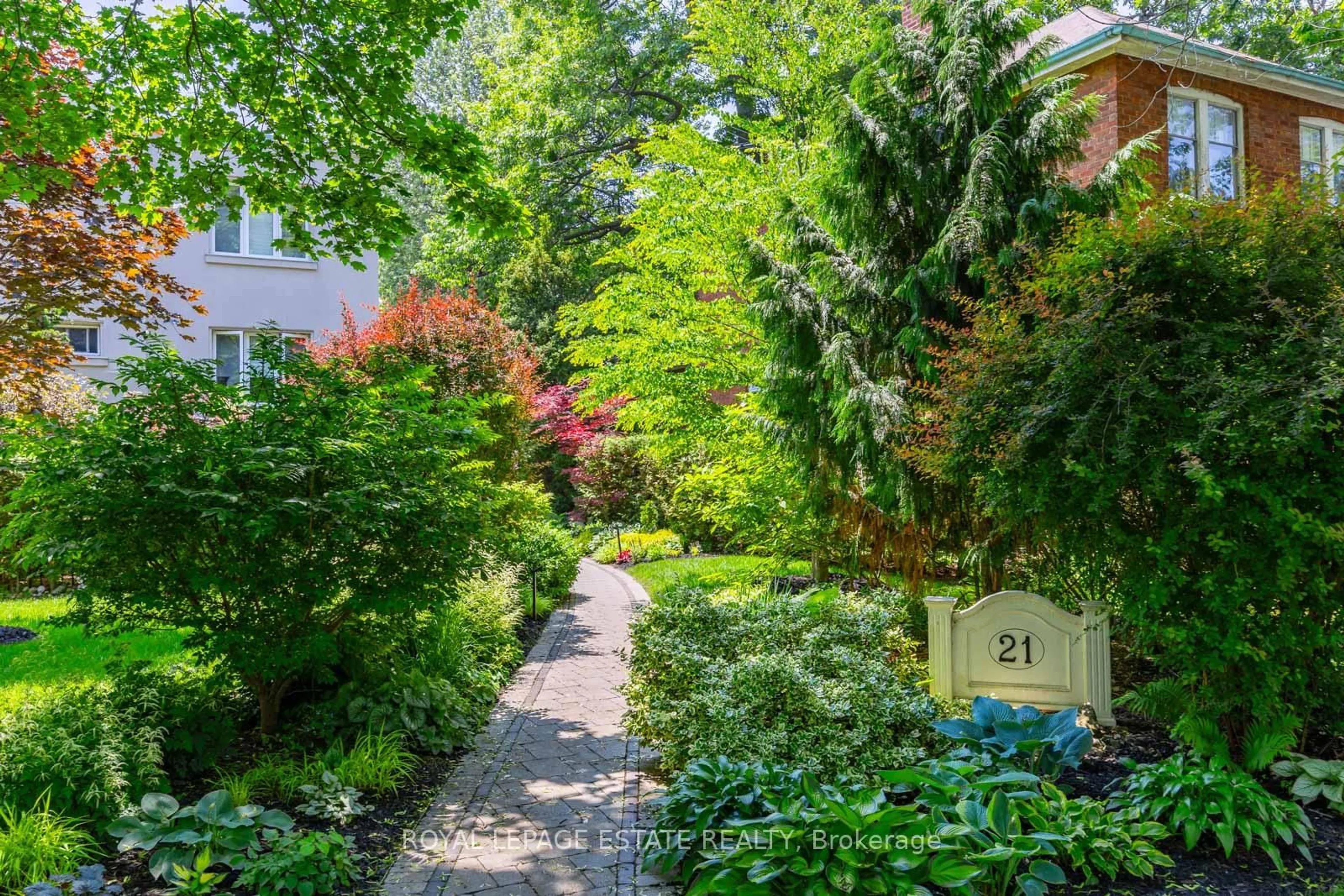 Patio, street for 21 Benlamond Ave #4, Toronto Ontario M4E 1Y8