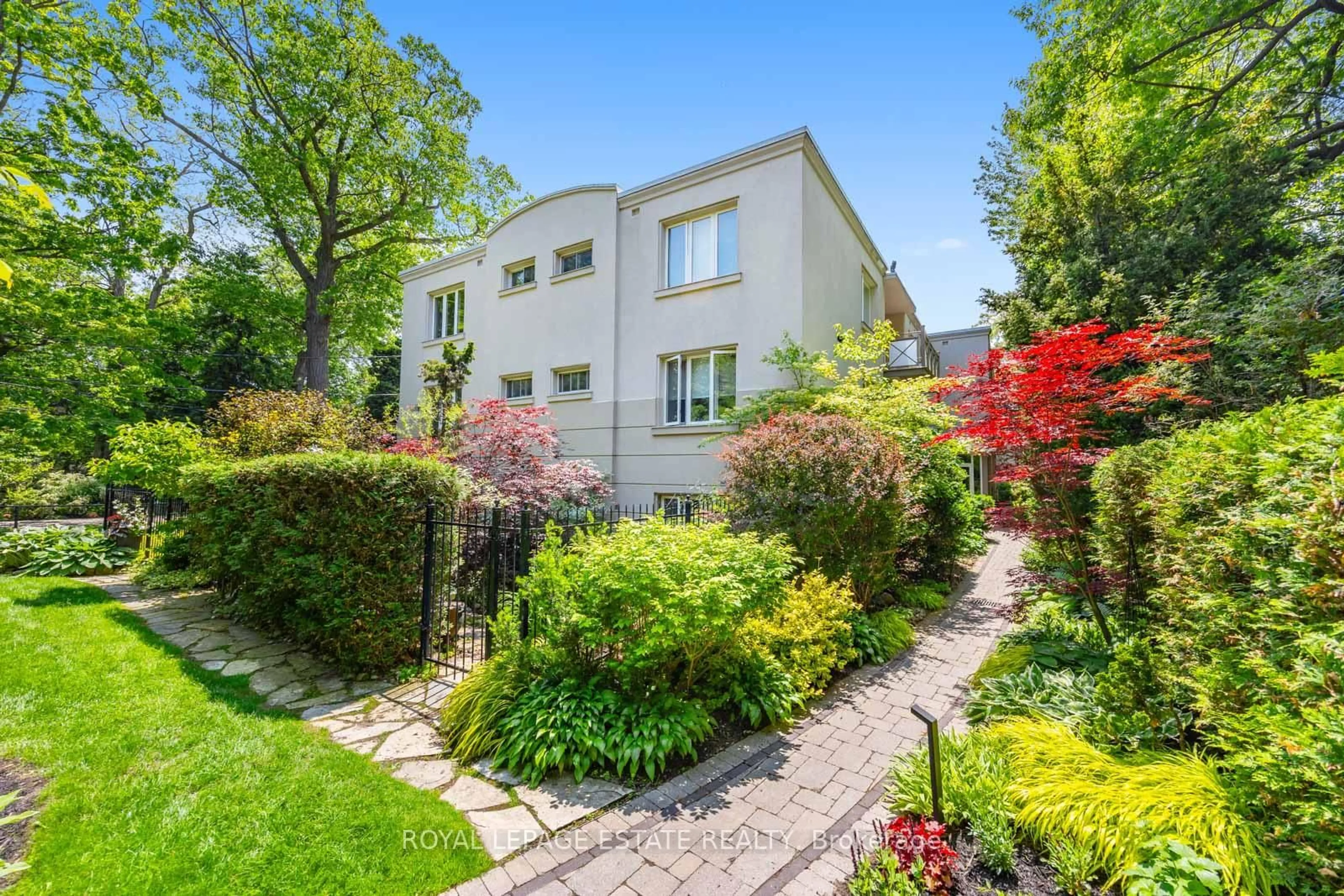 Patio, street for 21 Benlamond Ave #4, Toronto Ontario M4E 1Y8