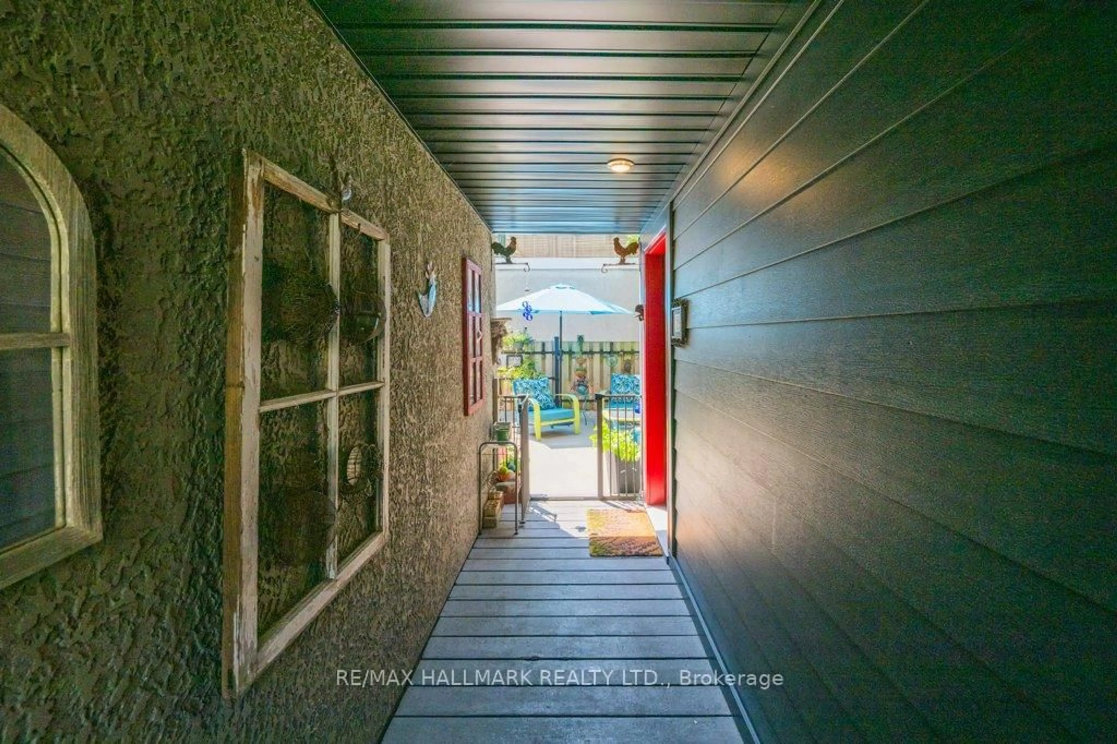 Indoor foyer for 2366 Queen St #2, Toronto Ontario M4E 1H4