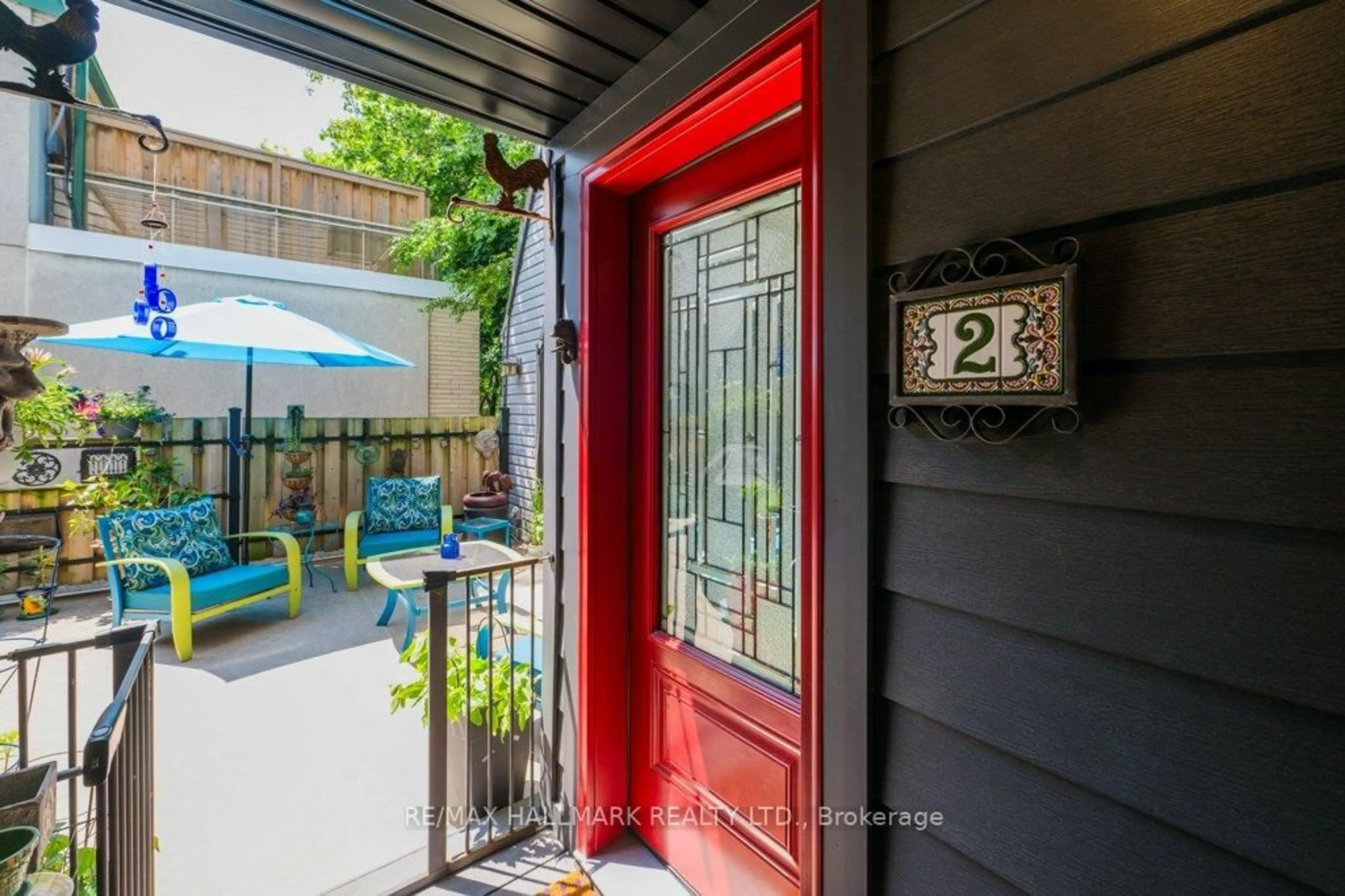 Indoor entryway for 2366 Queen St #2, Toronto Ontario M4E 1H4