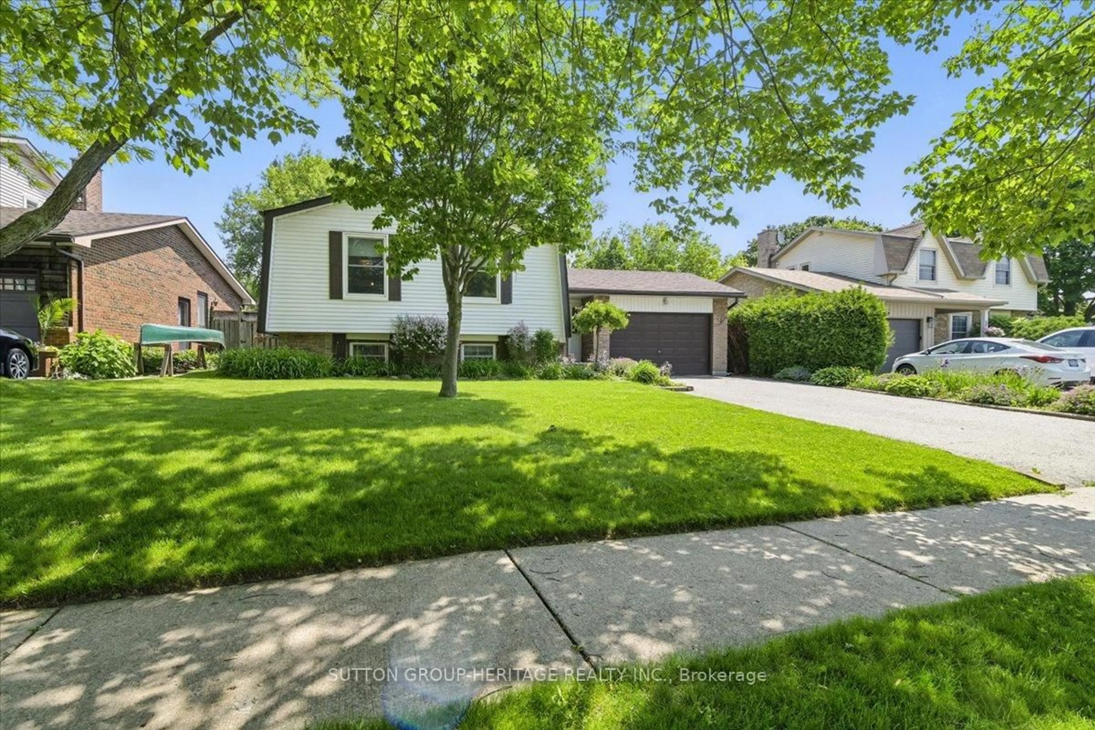 Unknown for 249 Keewatin St, Oshawa Ontario L1H 6Z7