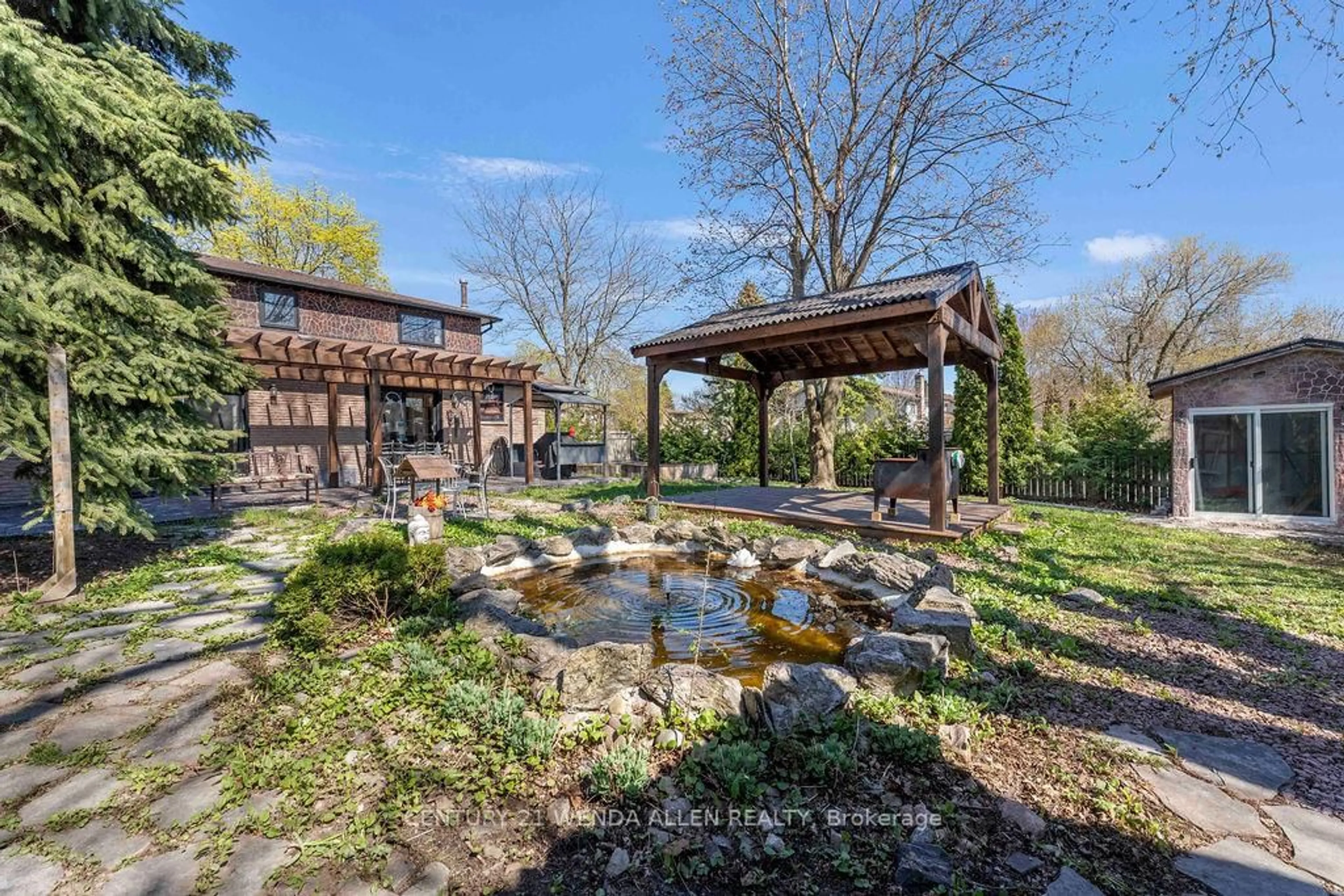Patio, water/lake/river/ocean view for 2 Ribblesdale Dr, Whitby Ontario L1N 6K6