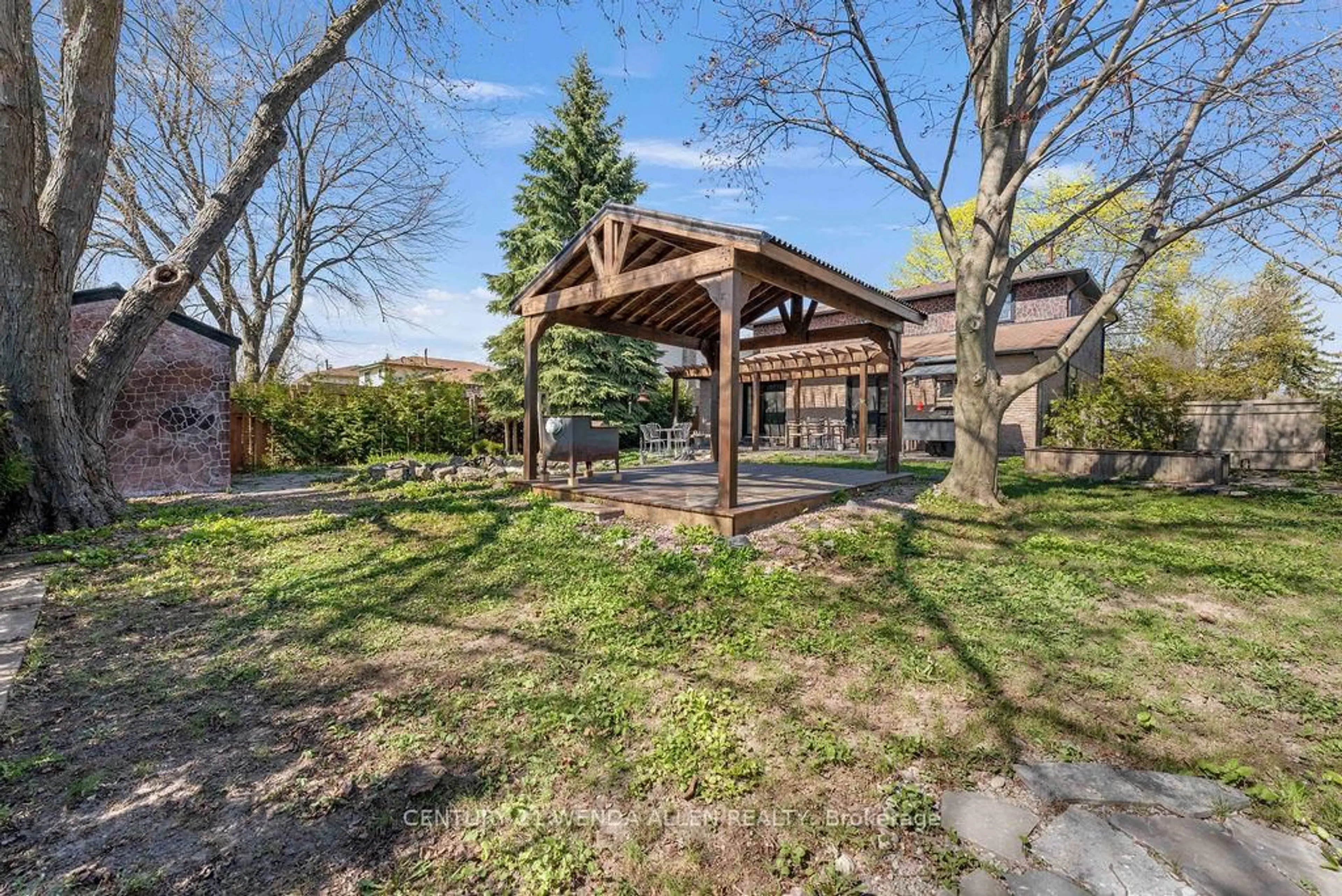 Patio, unknown for 2 Ribblesdale Dr, Whitby Ontario L1N 6K6