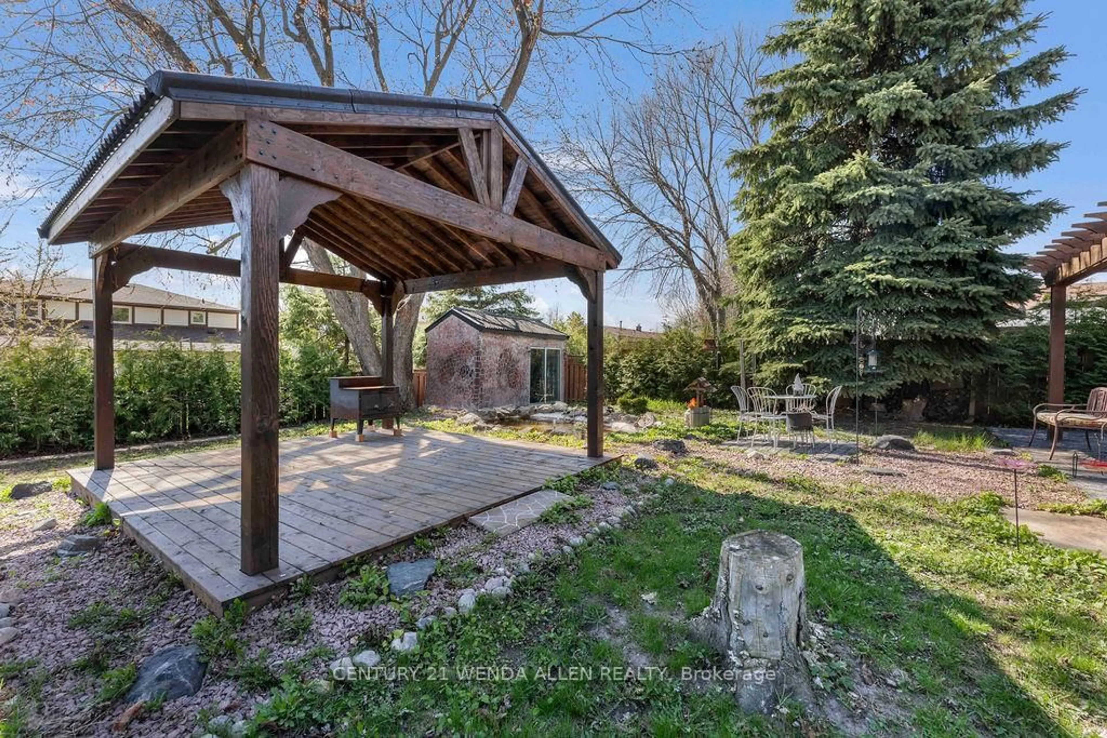 Patio, unknown for 2 Ribblesdale Dr, Whitby Ontario L1N 6K6