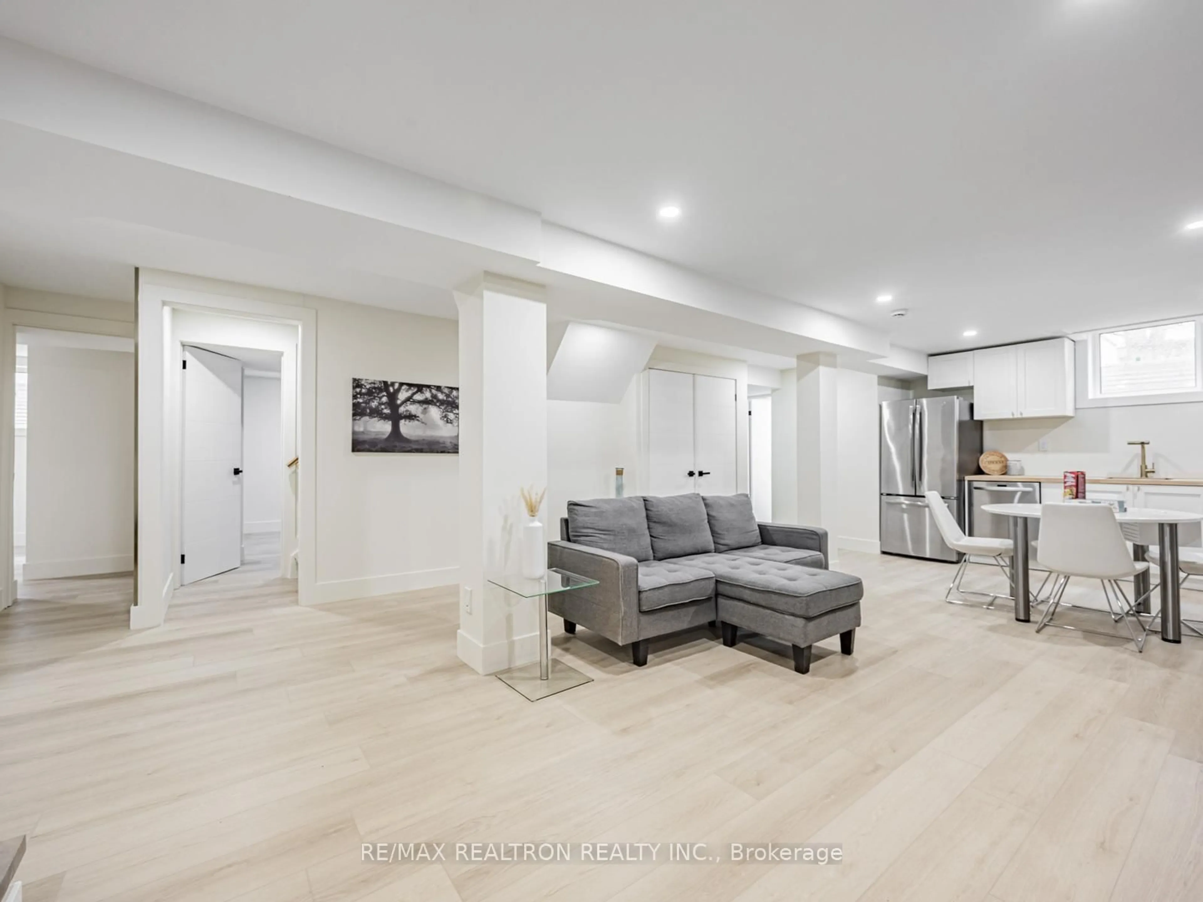 Living room with furniture, unknown for 41 Jason Dr, Whitby Ontario L1R 1L1