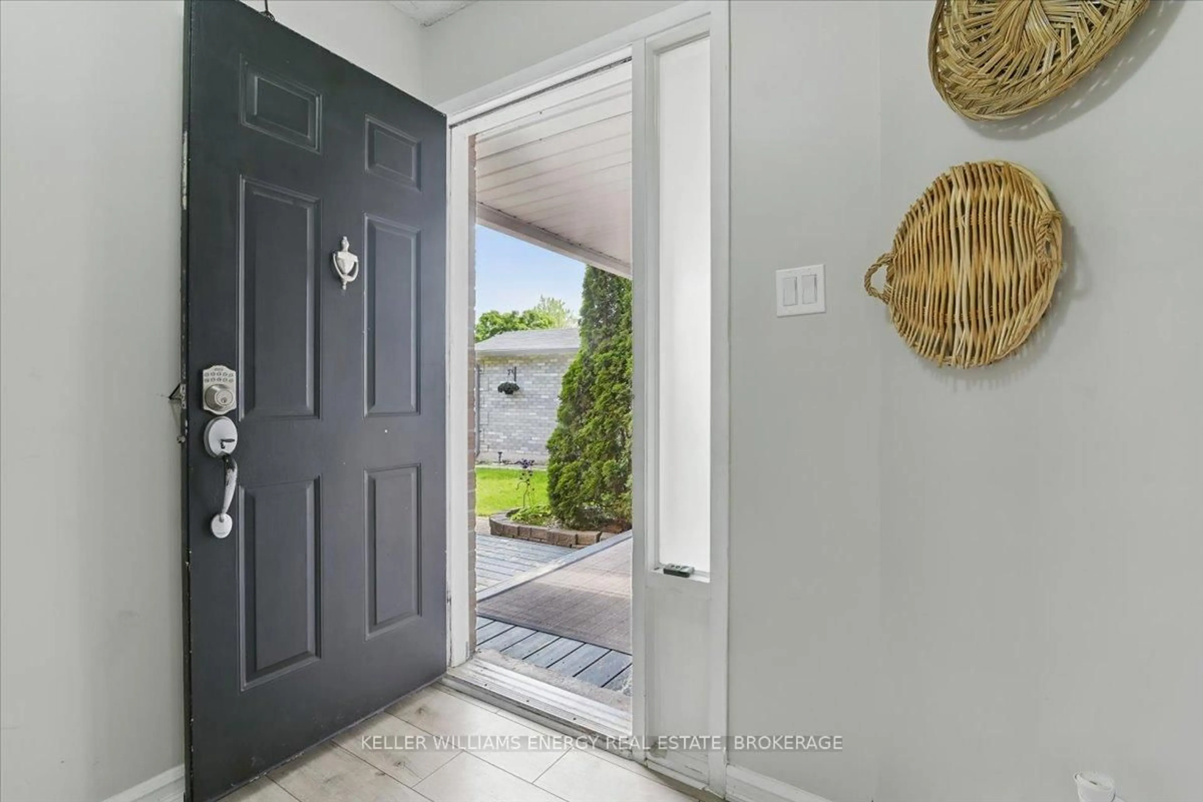 Indoor entryway for 89 Yorkville Dr, Clarington Ontario L1E 2A6