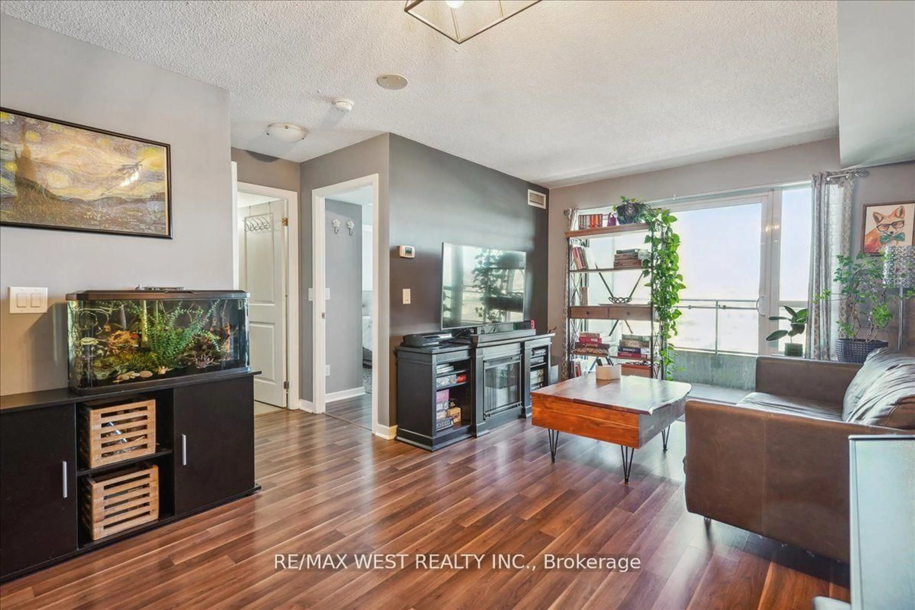 Indoor entryway for 1235 Bayly St #1105, Pickering Ontario L1W 1L7