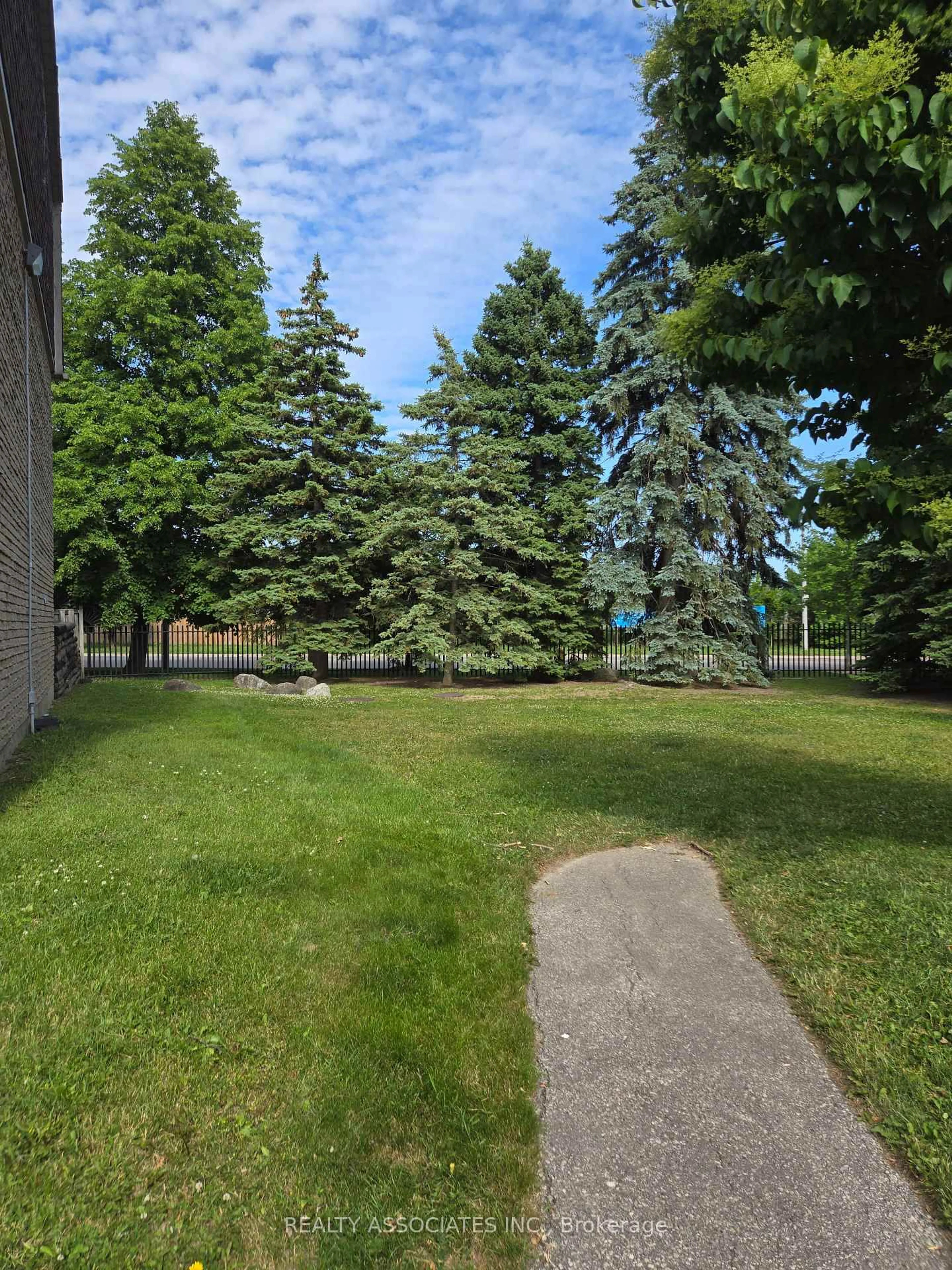 Patio, unknown for 2 Stonehill Crt #39, Toronto Ontario M1W 2V1
