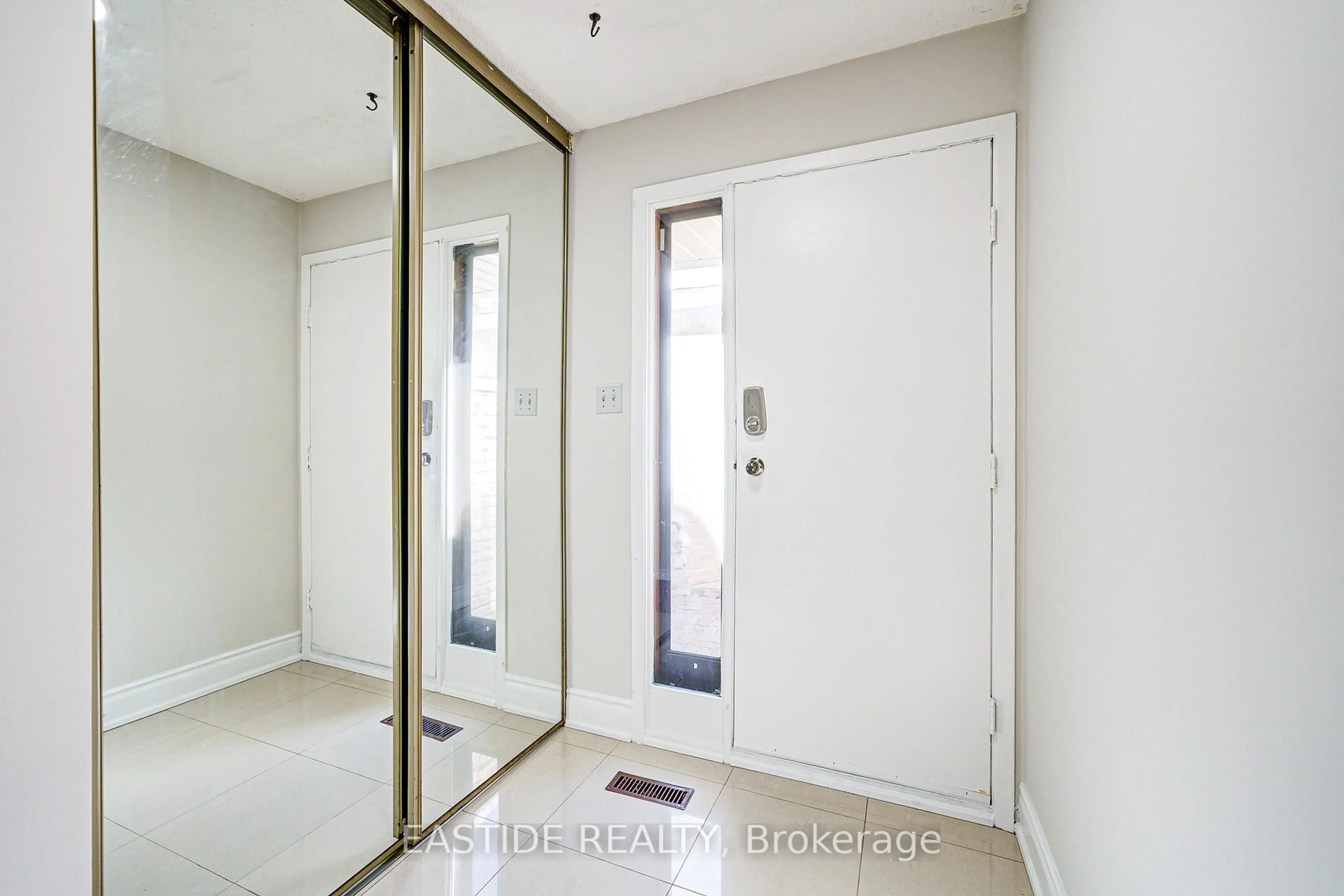 Indoor entryway for 55 Ambercroft Blvd, Toronto Ontario M1W 2Z6