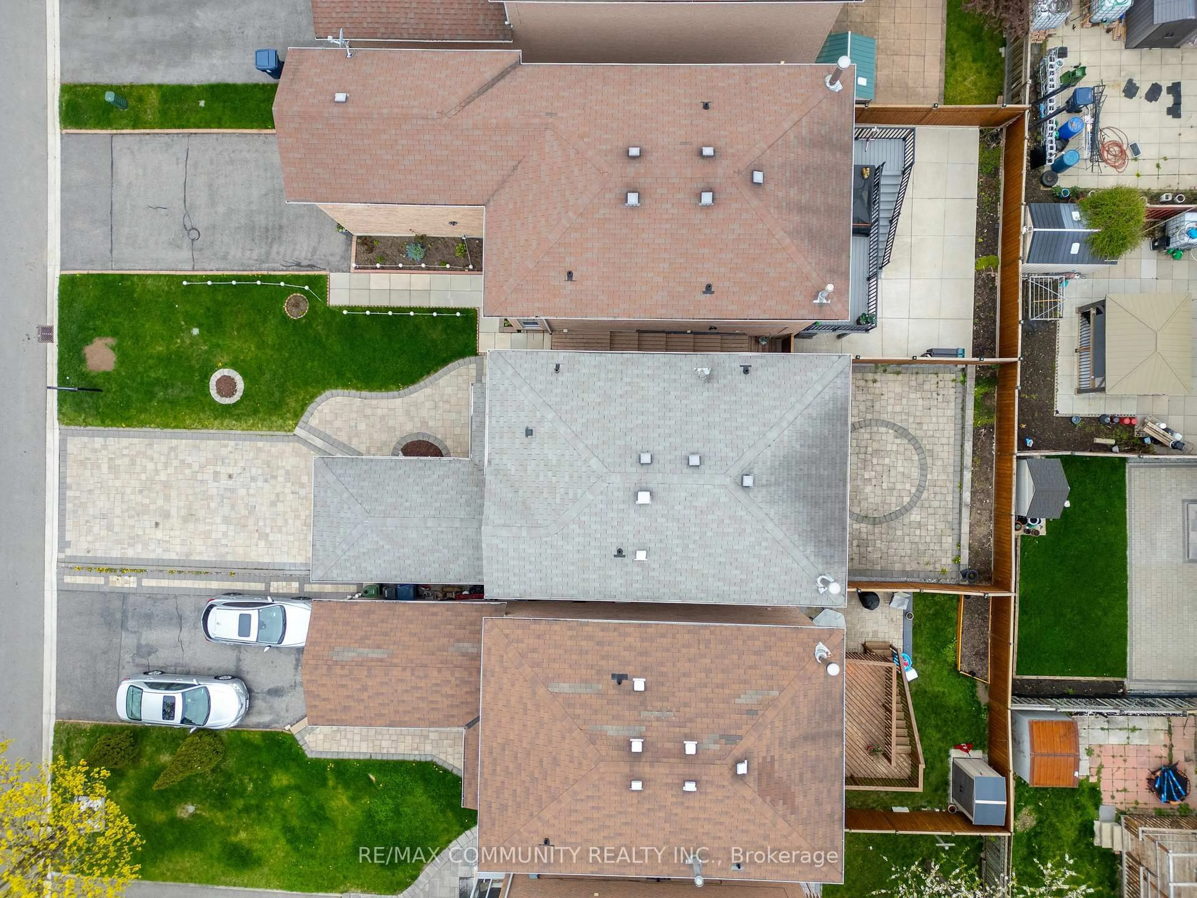 A pic from outside/outdoor area/front of a property/back of a property/a pic from drone, street for 26 Birrell Ave, Toronto Ontario M1B 5C7