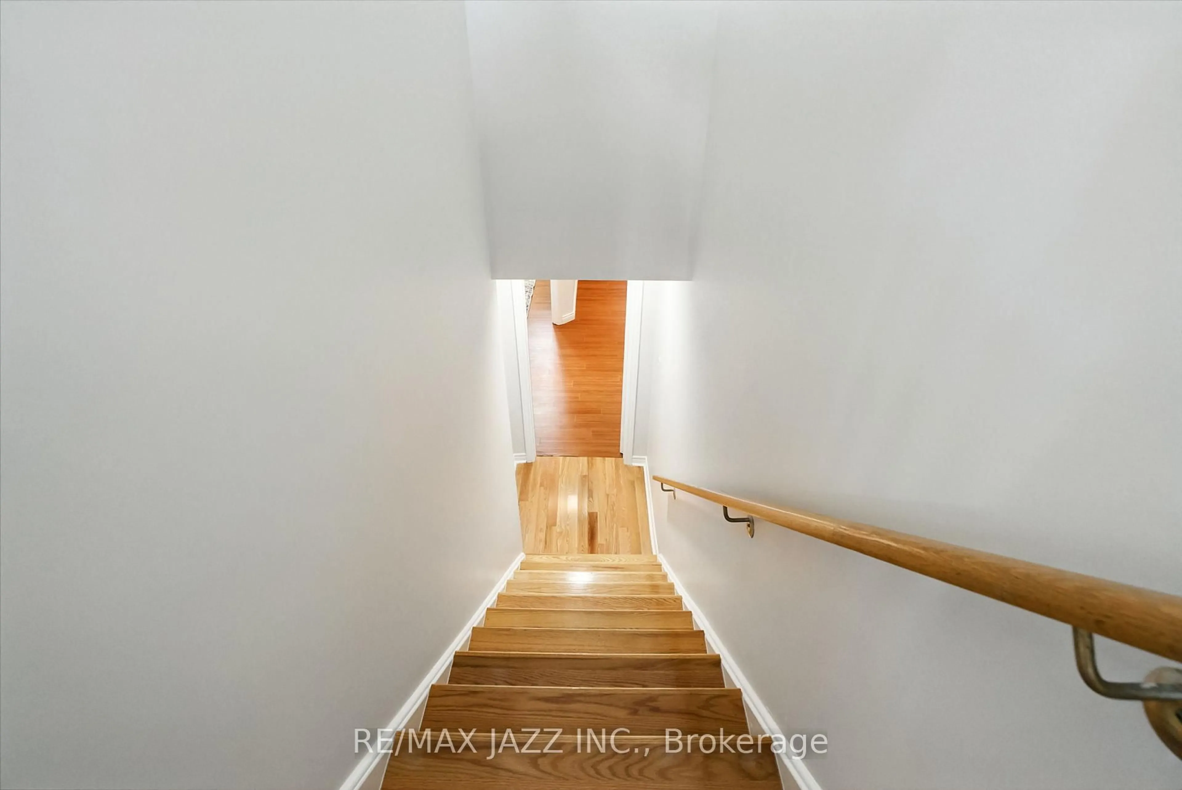 Stairs for 484 Victoria St, Scugog Ontario L9L 1V2