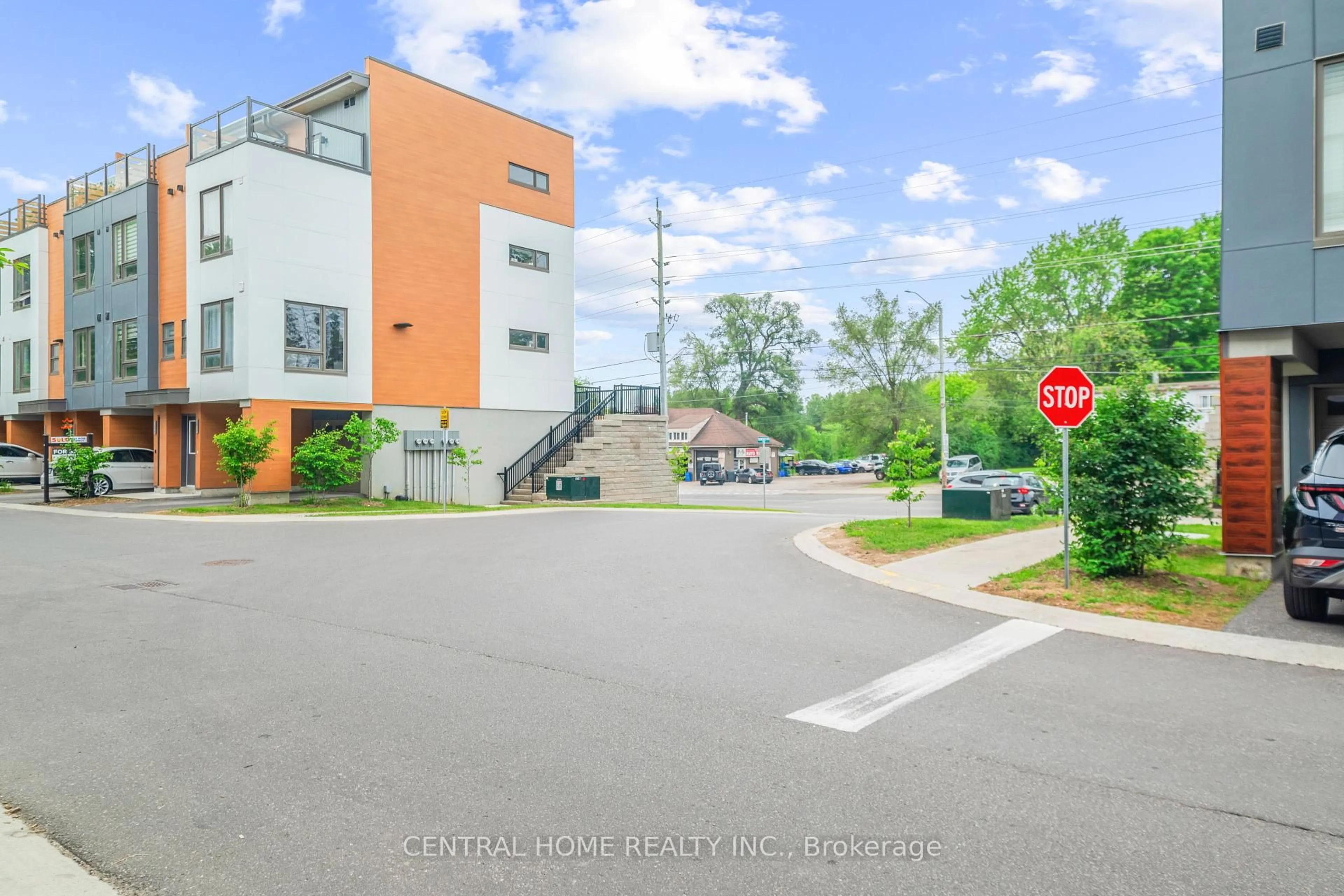 Patio, street for 1625 Pleasure Valley Path, Oshawa Ontario L1G 0E3