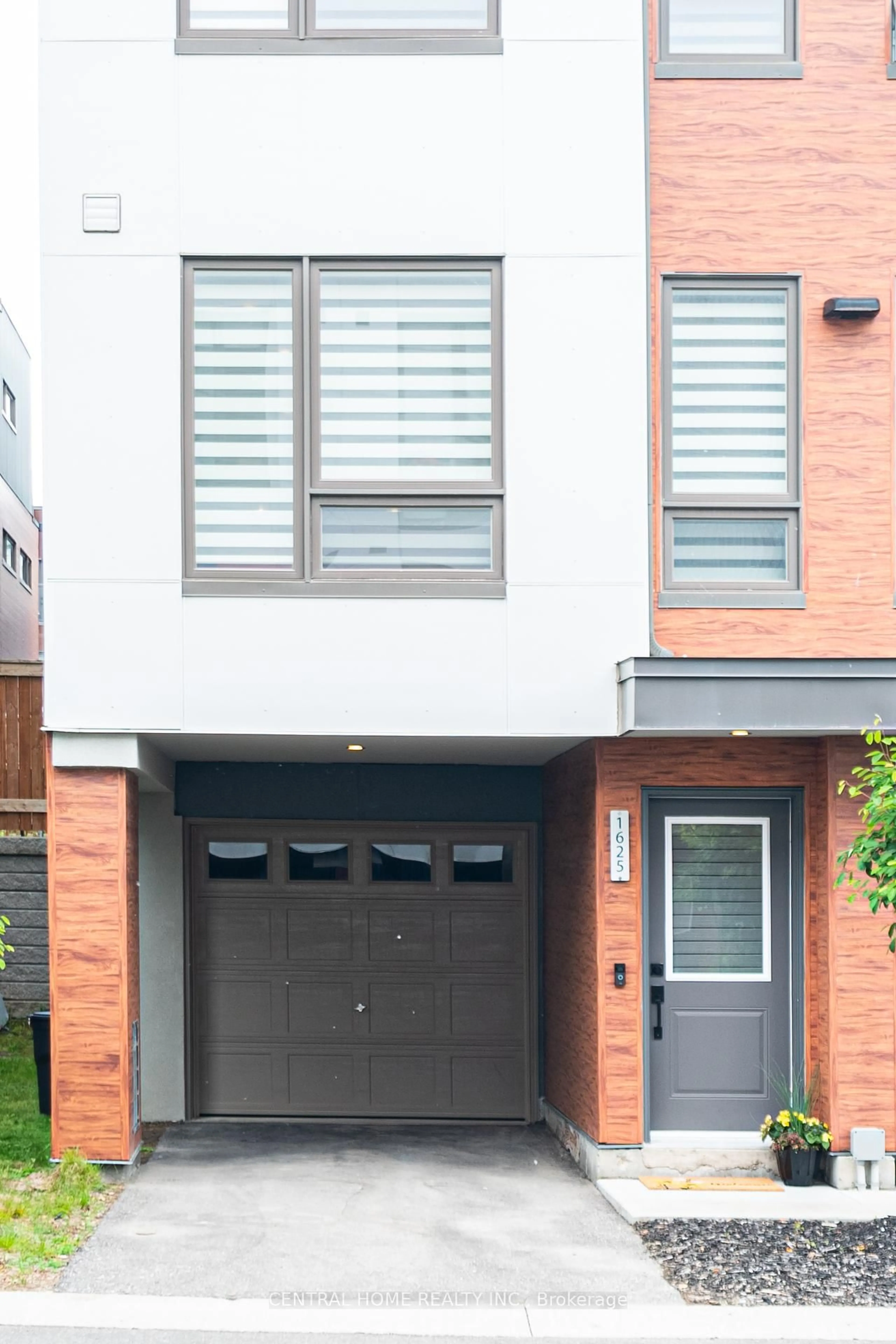 Home with brick exterior material, street for 1625 Pleasure Valley Path, Oshawa Ontario L1G 0E3