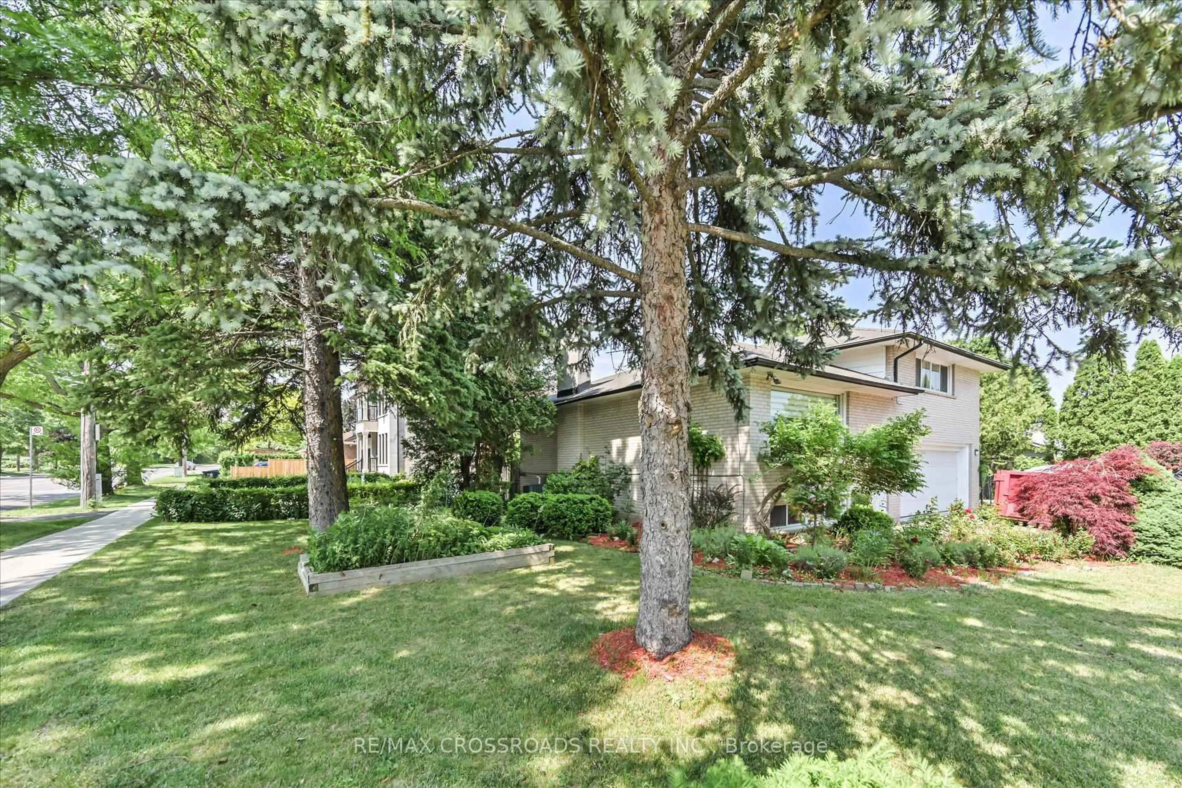 Patio, street for 2 Eastpark Blvd, Toronto Ontario M1H 1C4