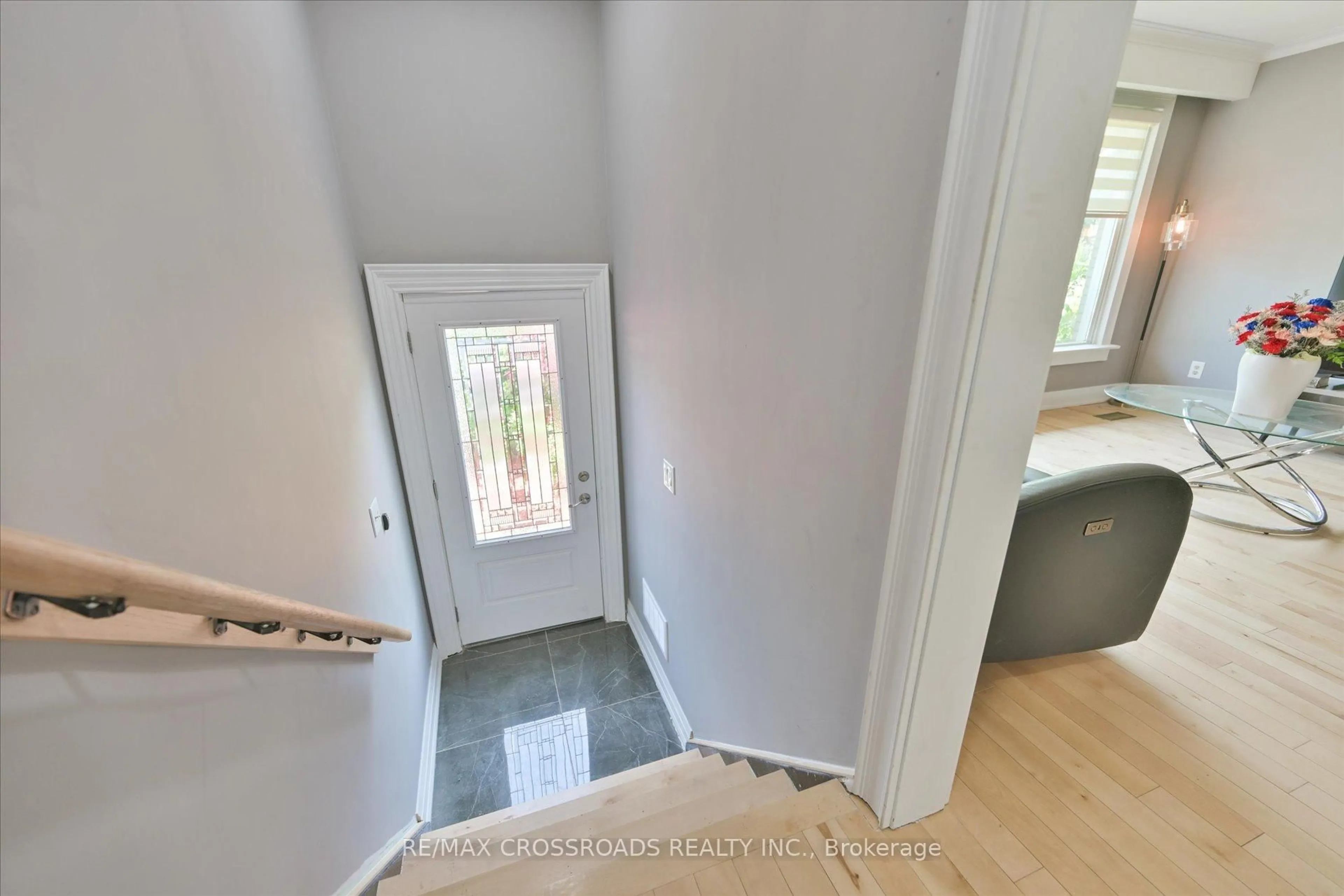 Indoor entryway for 2 Eastpark Blvd, Toronto Ontario M1H 1C4