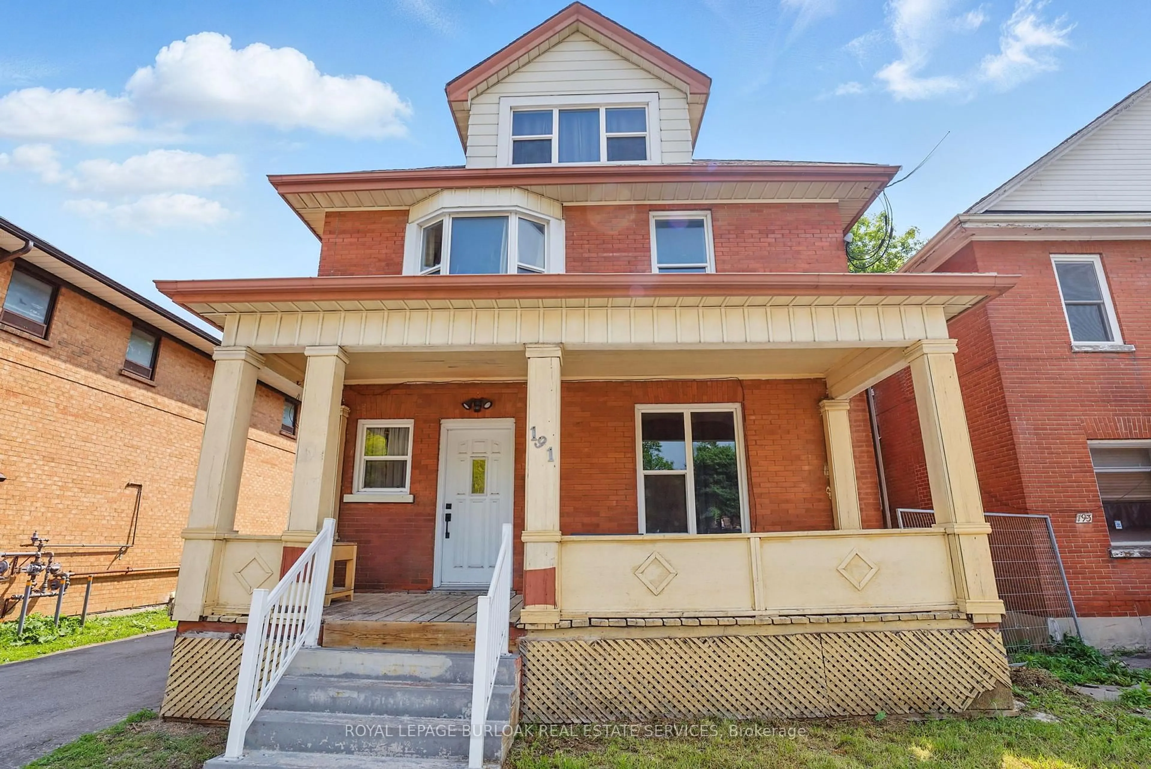 Home with brick exterior material, street for 191 Simcoe St, Oshawa Ontario L1H 4H2