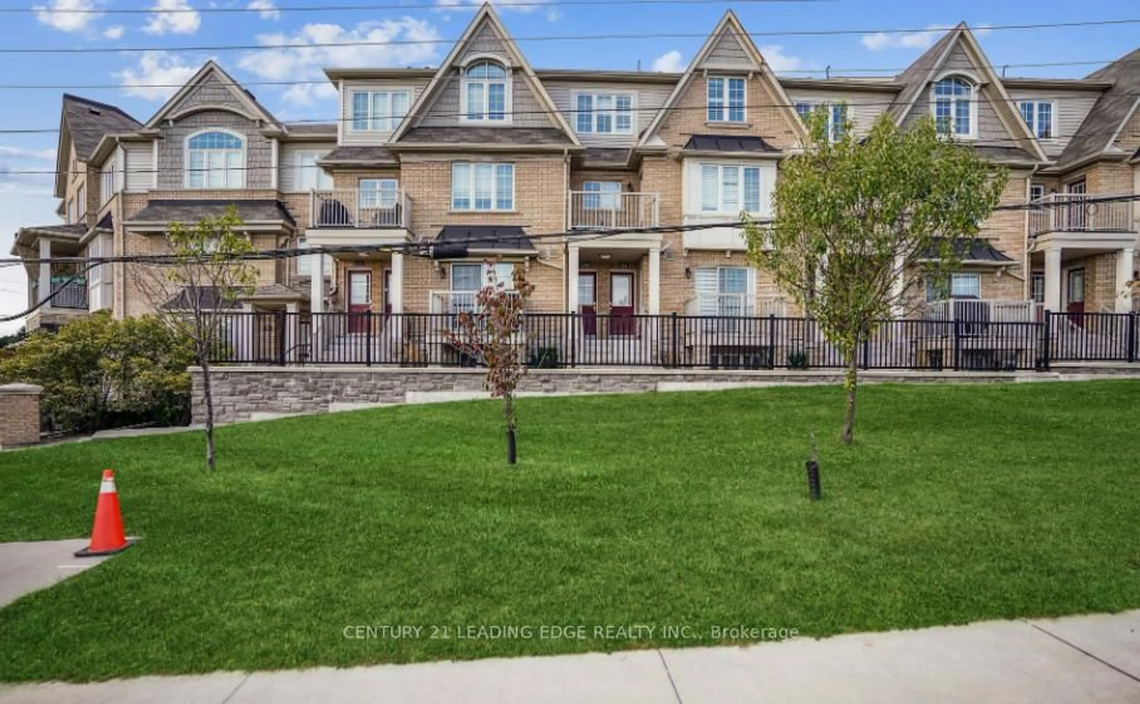 Patio, street for 182 Kingston Rd, Ajax Ontario L1T 0M9