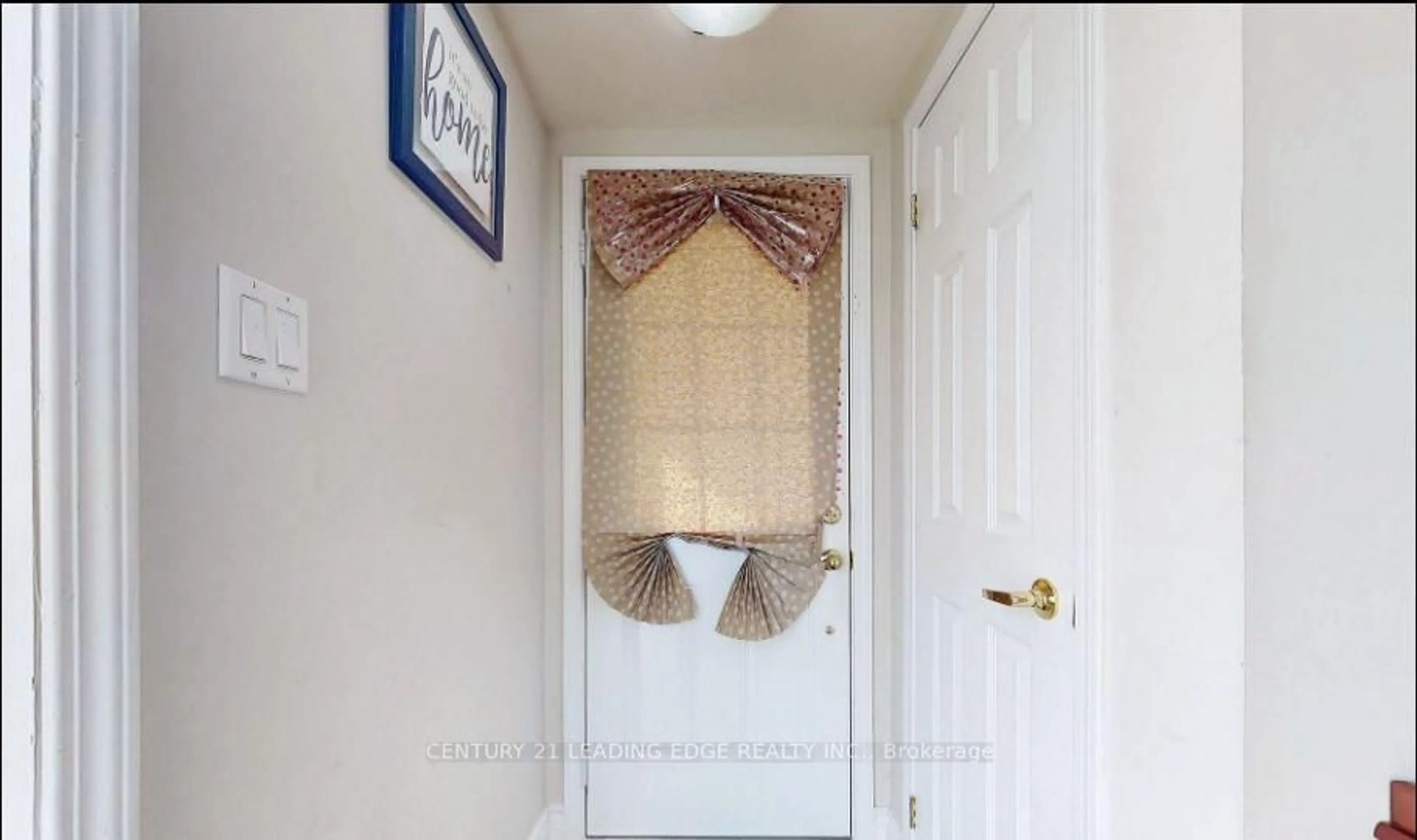 Indoor entryway for 182 Kingston Rd, Ajax Ontario L1T 0M9
