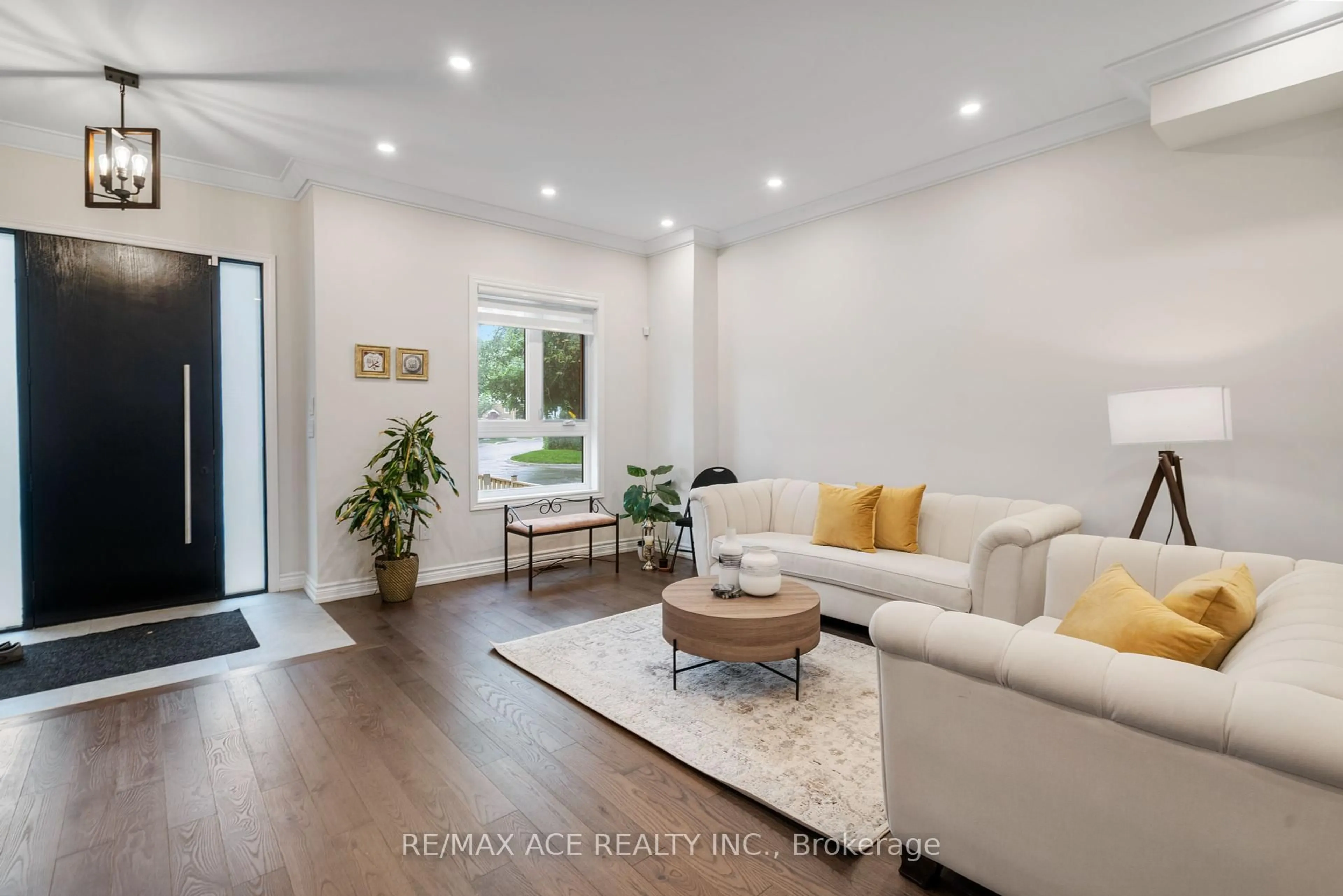 Living room with furniture, unknown for 149 Mcintosh St, Toronto Ontario M1N 3Y8