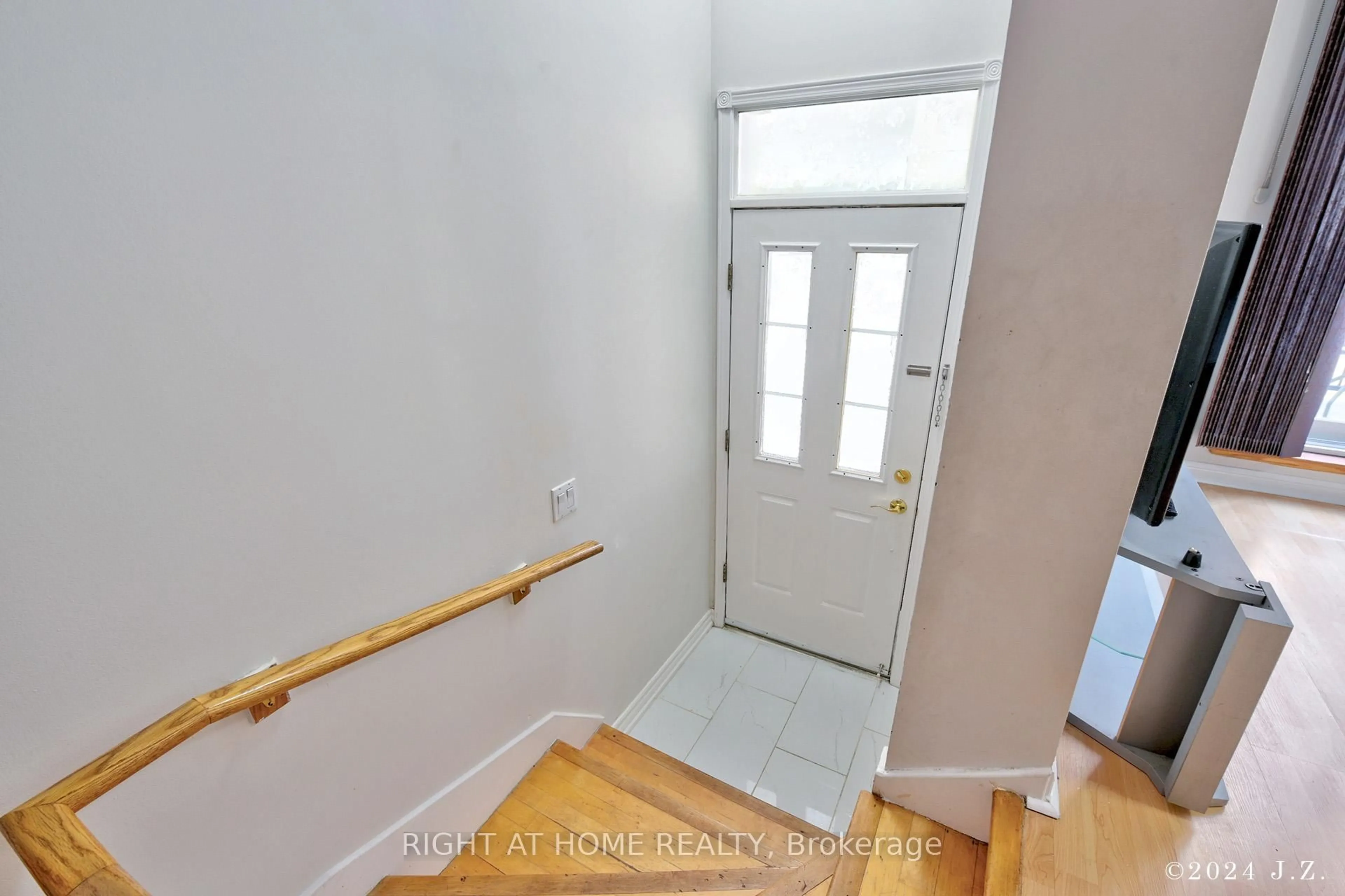 Indoor entryway for 1881 Mcnicoll Ave #515, Toronto Ontario M1V 5M2