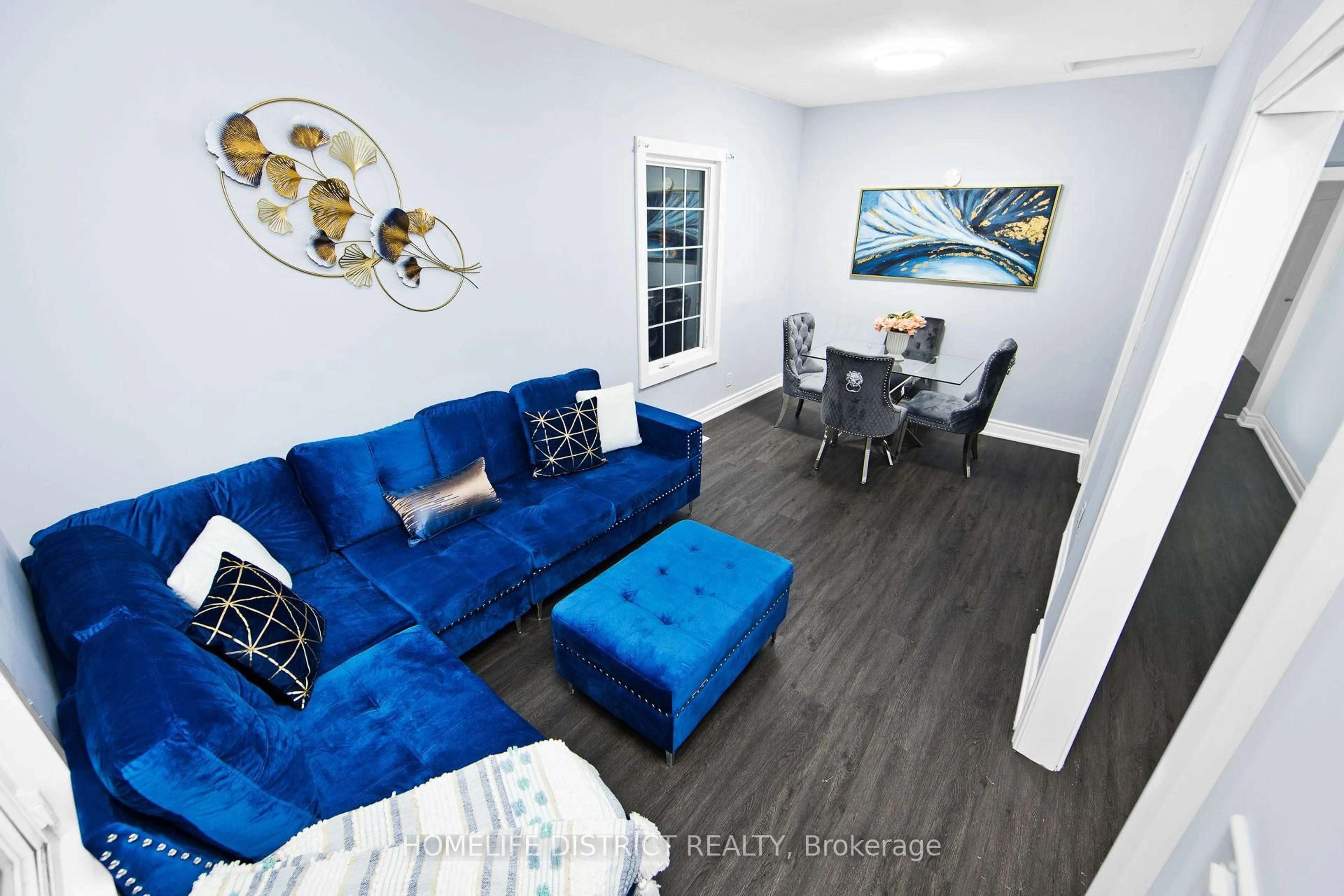 Living room with furniture, unknown for 26 Brock St, Oshawa Ontario L1G 1R9