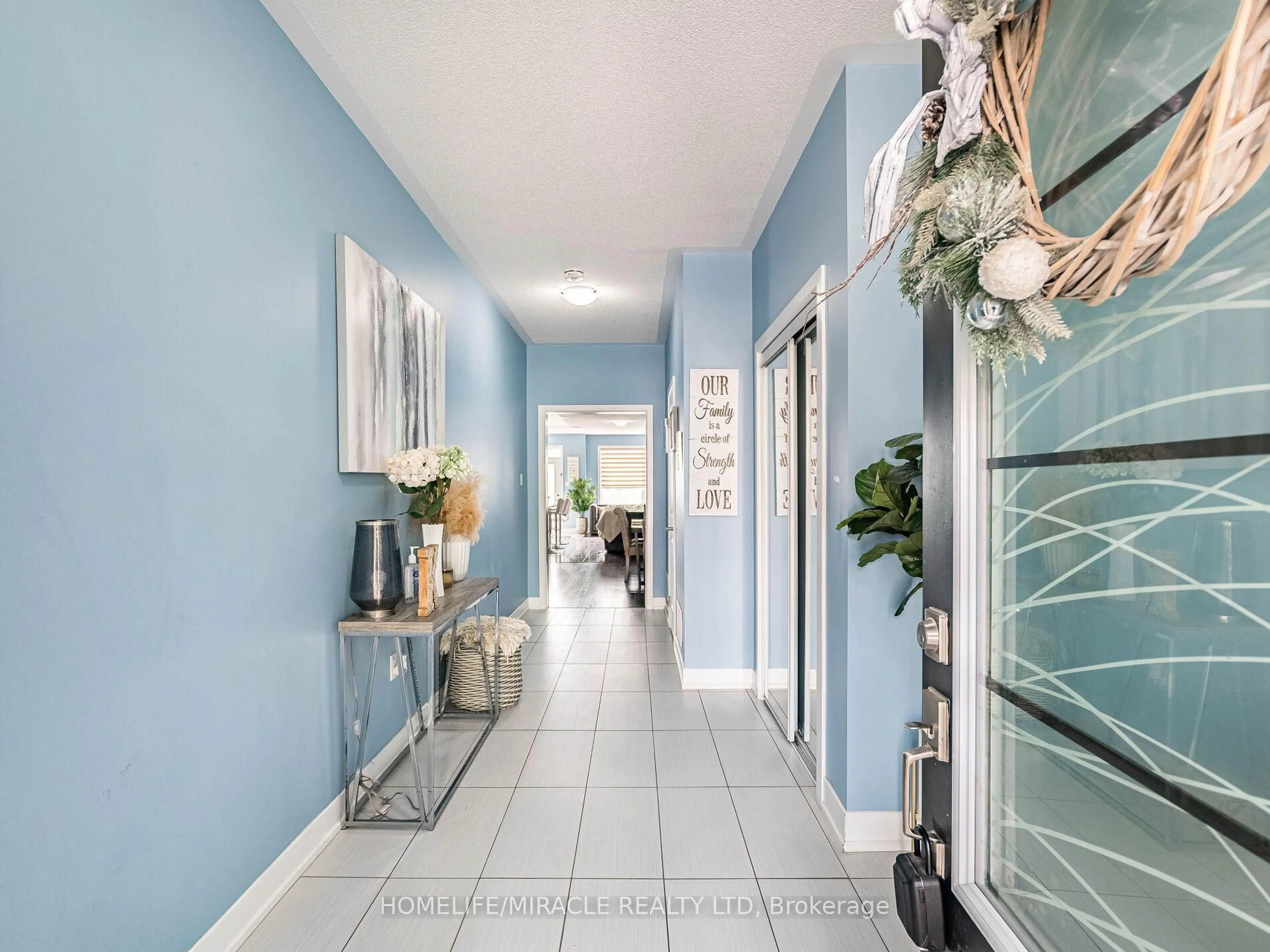 Indoor entryway for 28 Donald Fleming Way, Whitby Ontario L1R 0N8