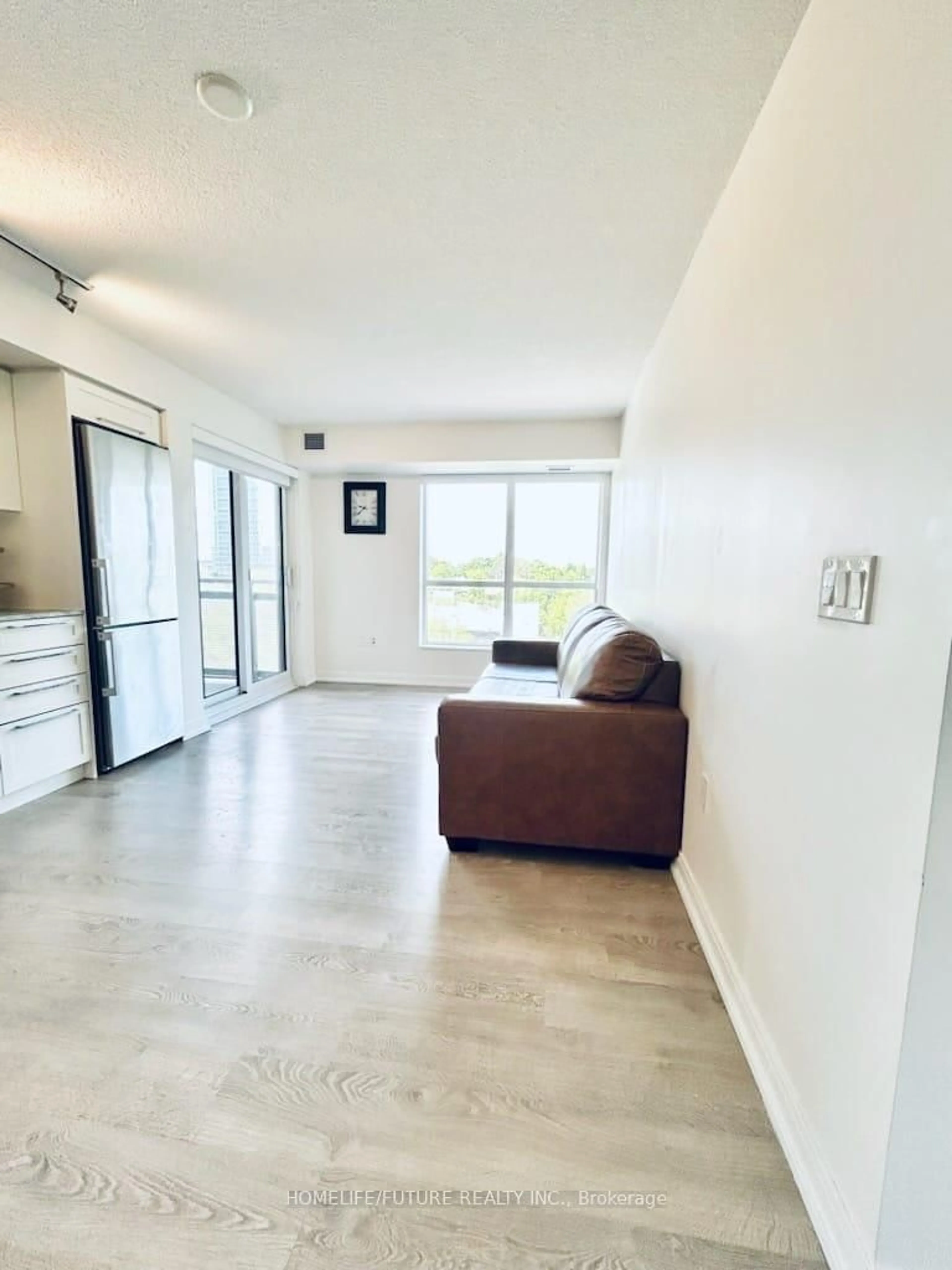 A pic of a room for 275 Village Green Sq #422, Toronto Ontario M1S 0L8