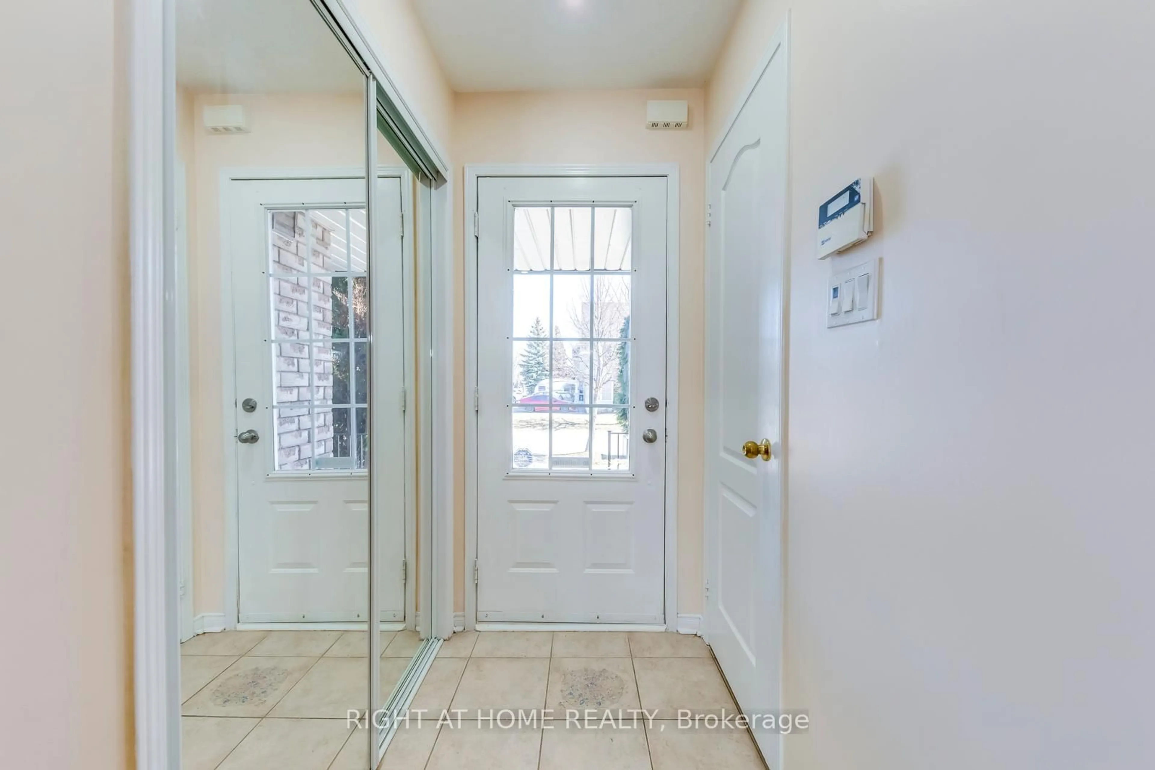 Indoor entryway for 26 Oglevie Dr, Whitby Ontario L1R 2Y4