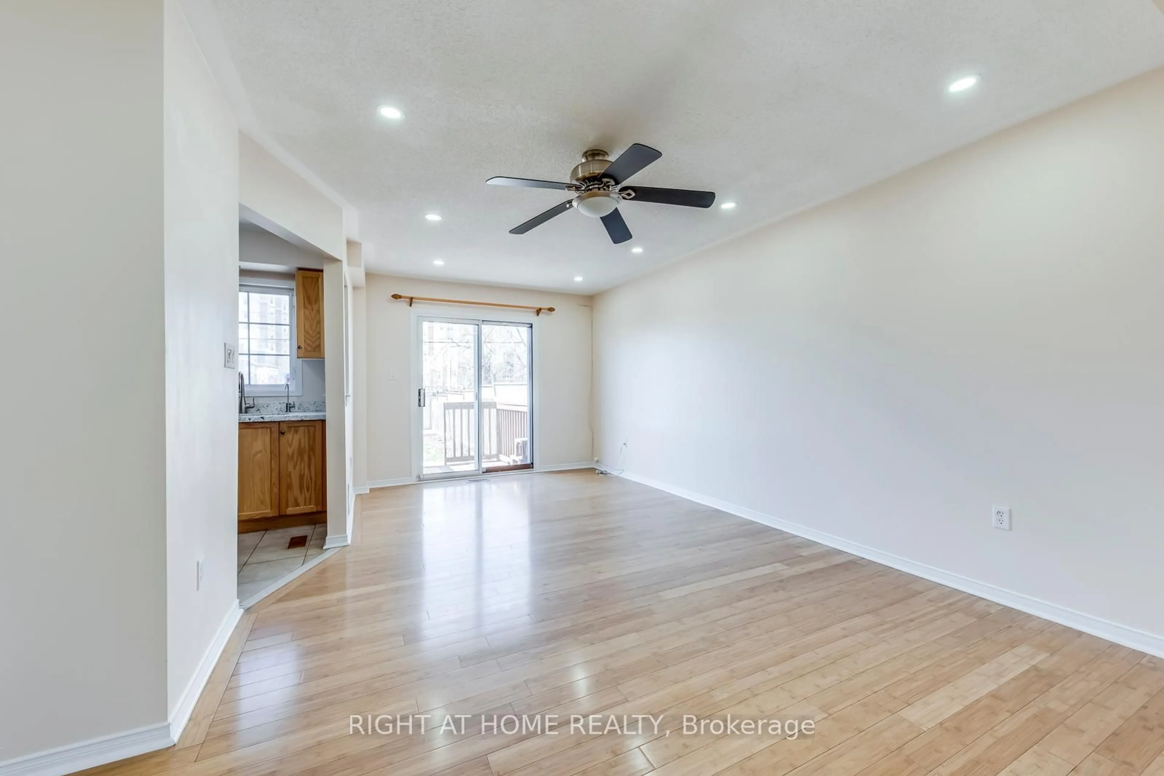 Unknown for 26 Oglevie Dr, Whitby Ontario L1R 2Y4
