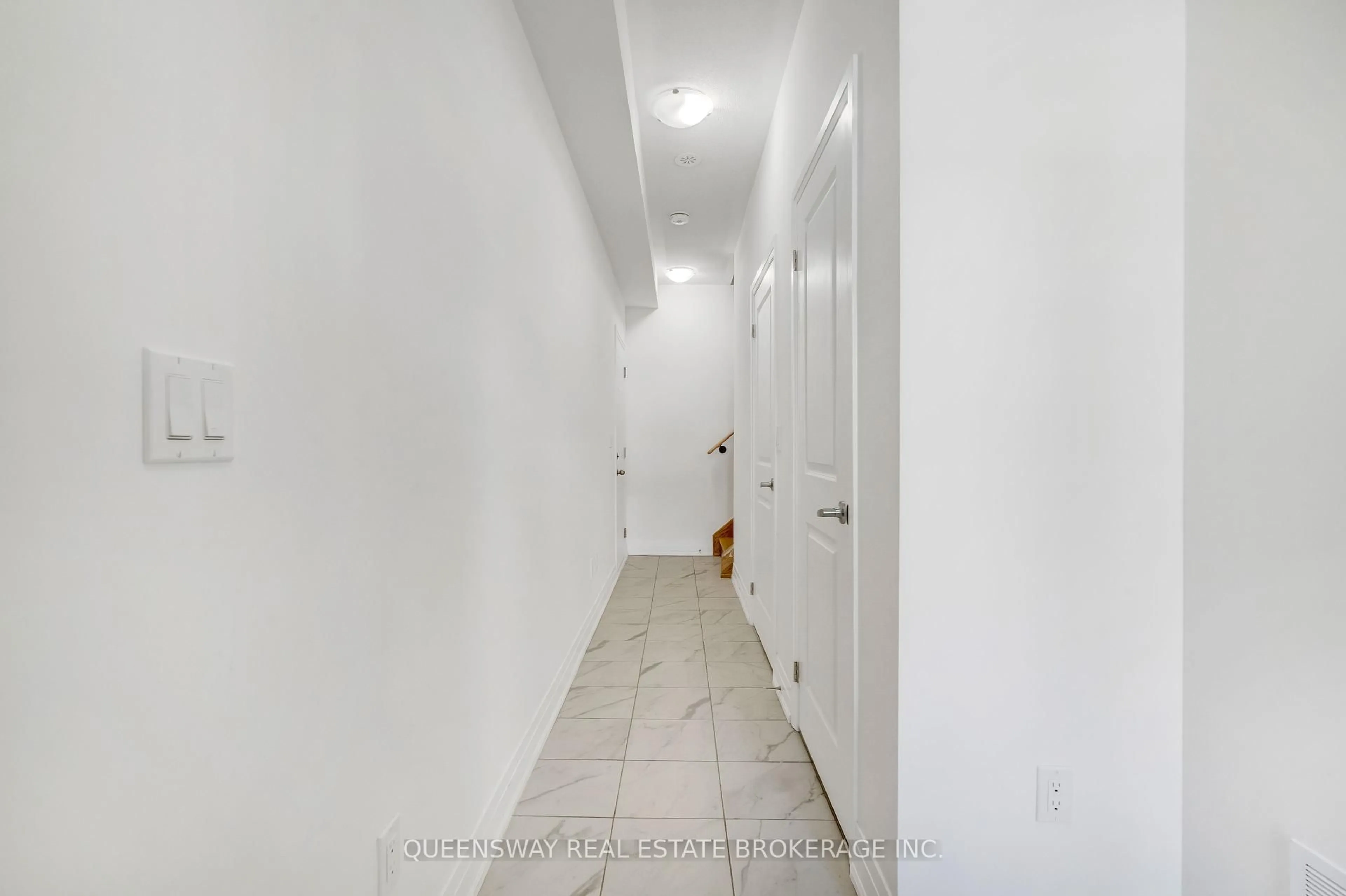 A pic of a room for 71 Waterside Way, Whitby Ontario L1N 0N1