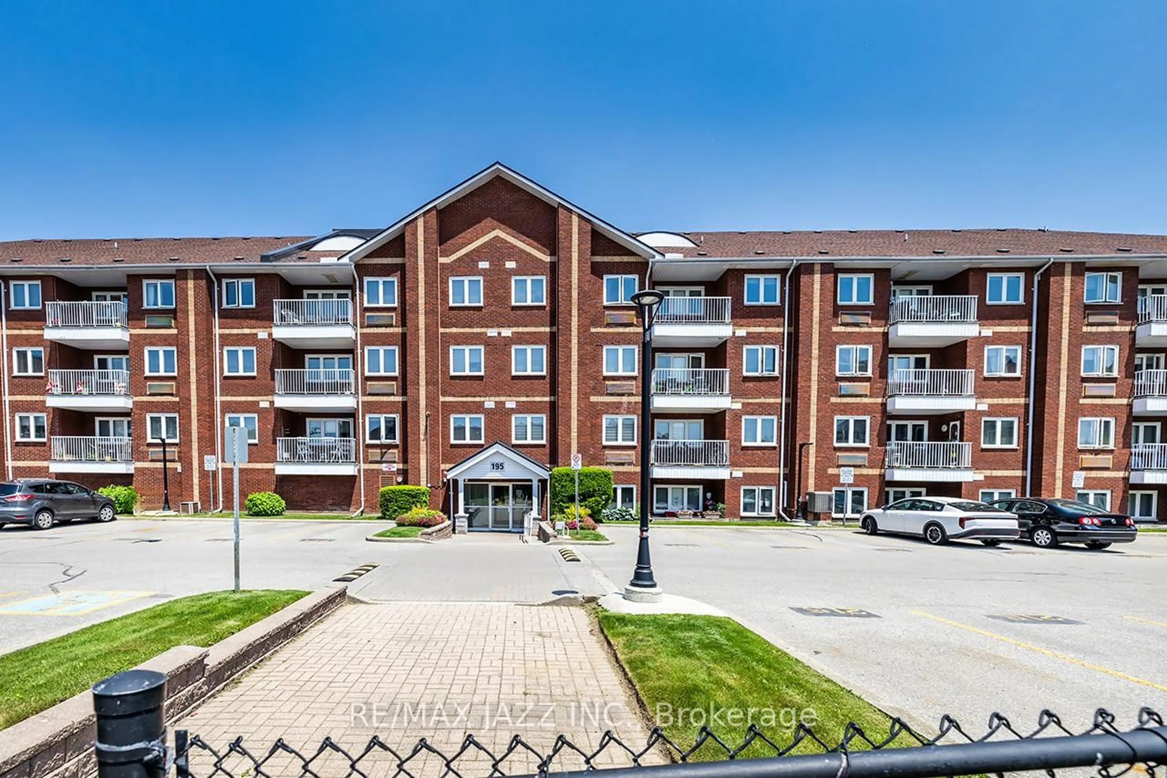 A pic from outside/outdoor area/front of a property/back of a property/a pic from drone, building for 195 Lake Driveway #411, Ajax Ontario L1S 7H7