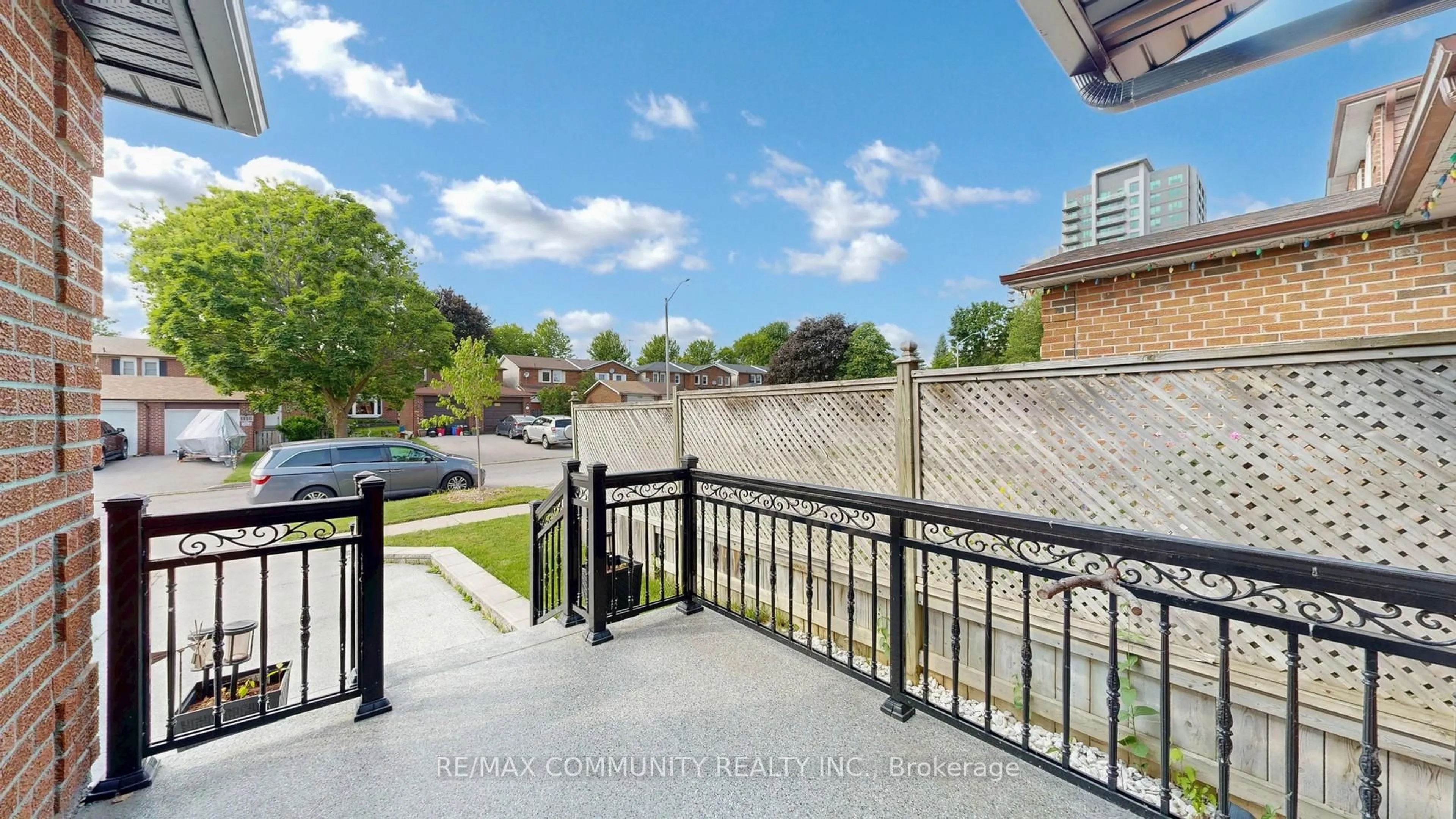 Patio, city buildings view from balcony for 1117 Tanzer Crt, Pickering Ontario L1W 3T2