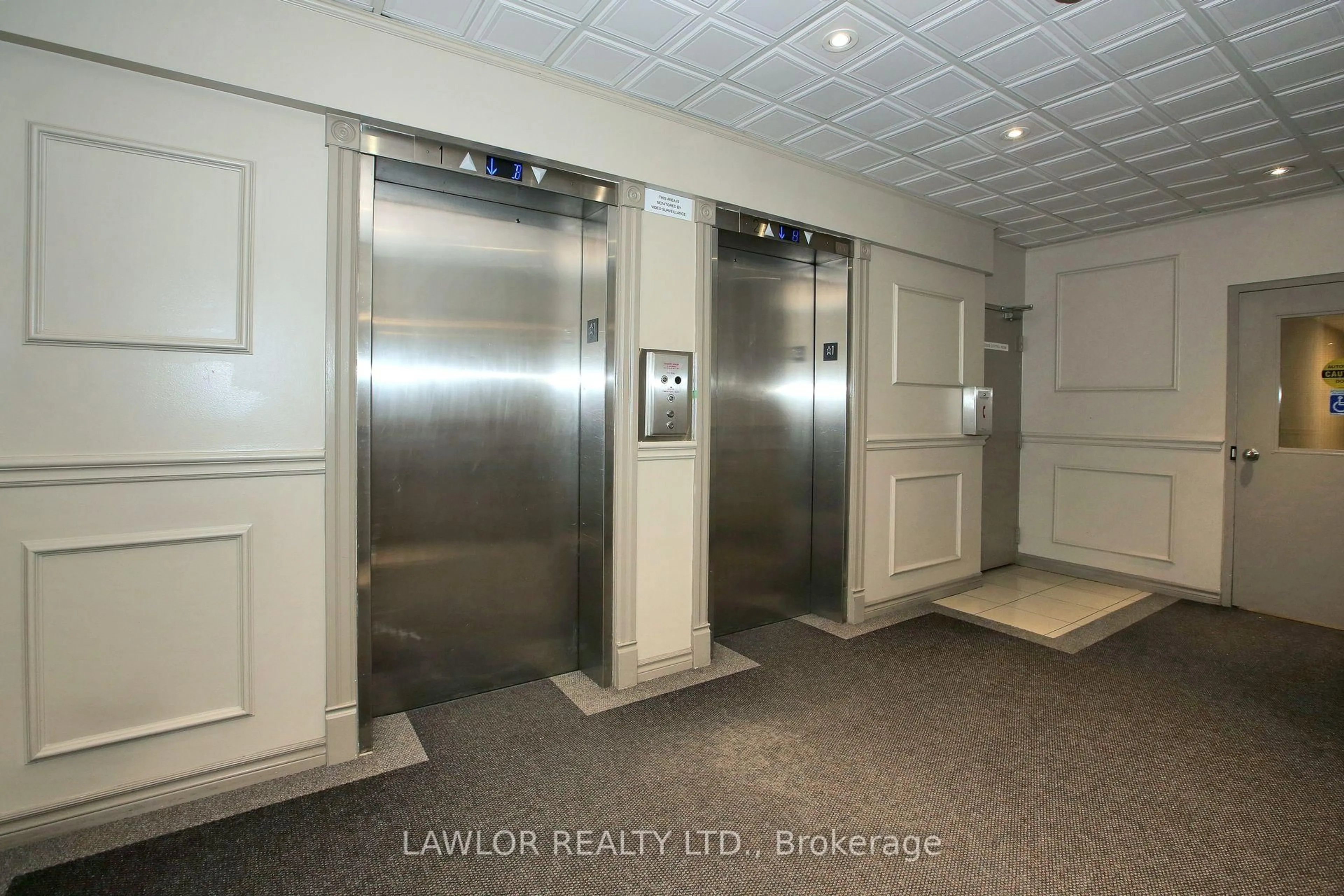 Indoor foyer for 3311 KINGSTON Rd #712, Toronto Ontario M1M 1R1