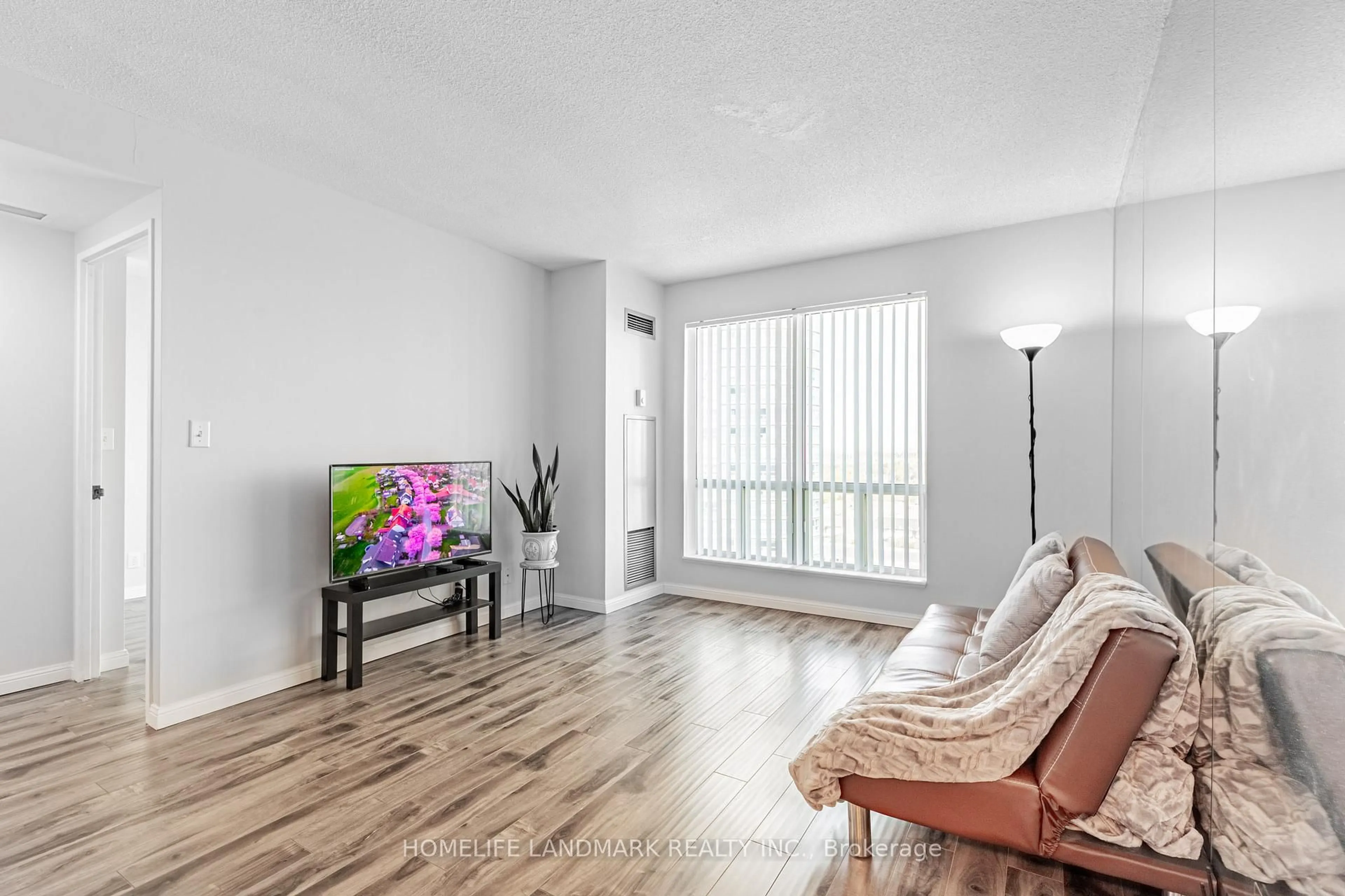 Living room with furniture, wood/laminate floor for 1 Lee Centre Dr #1601, Toronto Ontario M1H 3J2